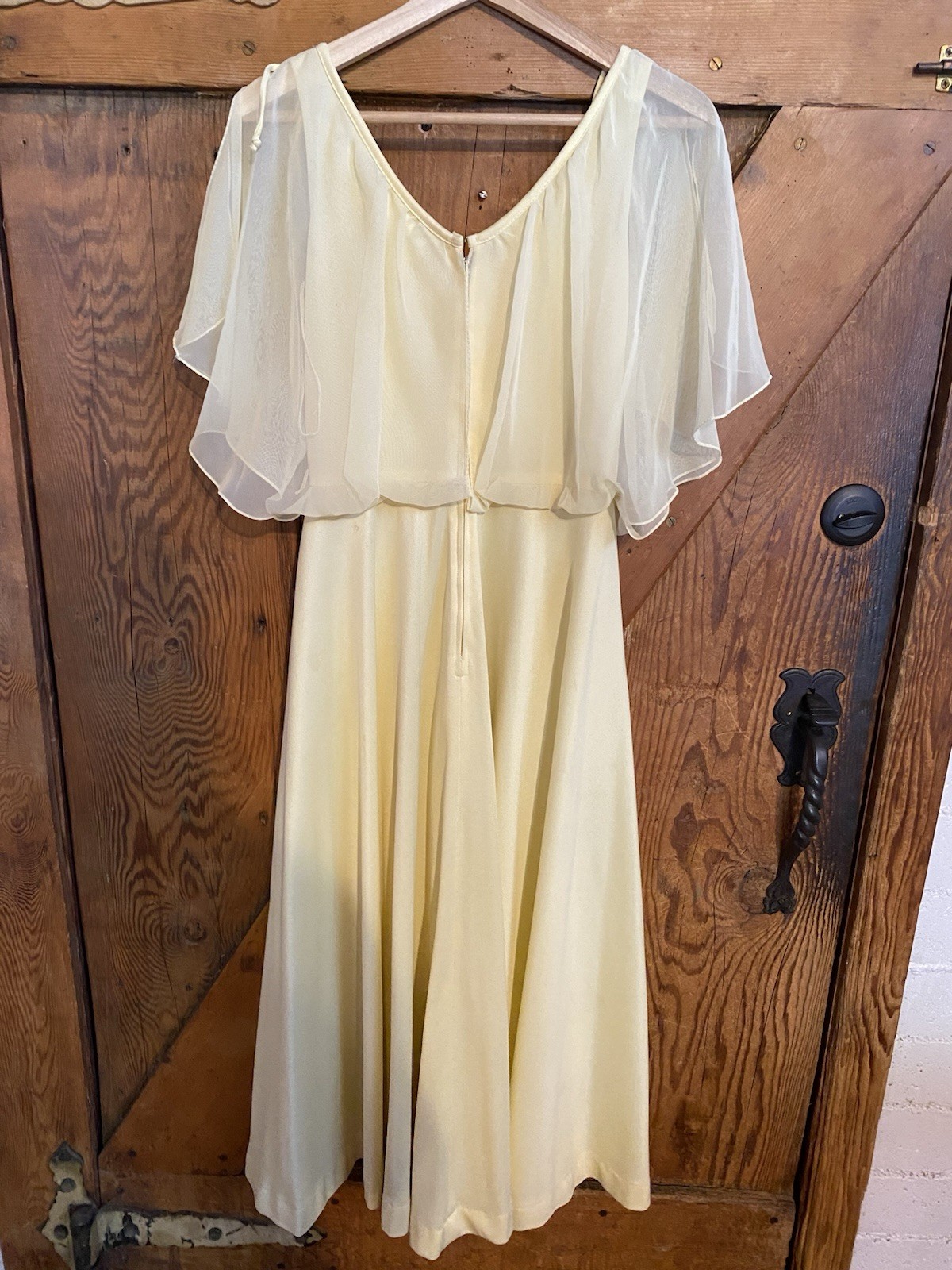 1970s Glamorous Yellow Chiffon Shawl Collar Maxi Dress-Ladies Size 4/6