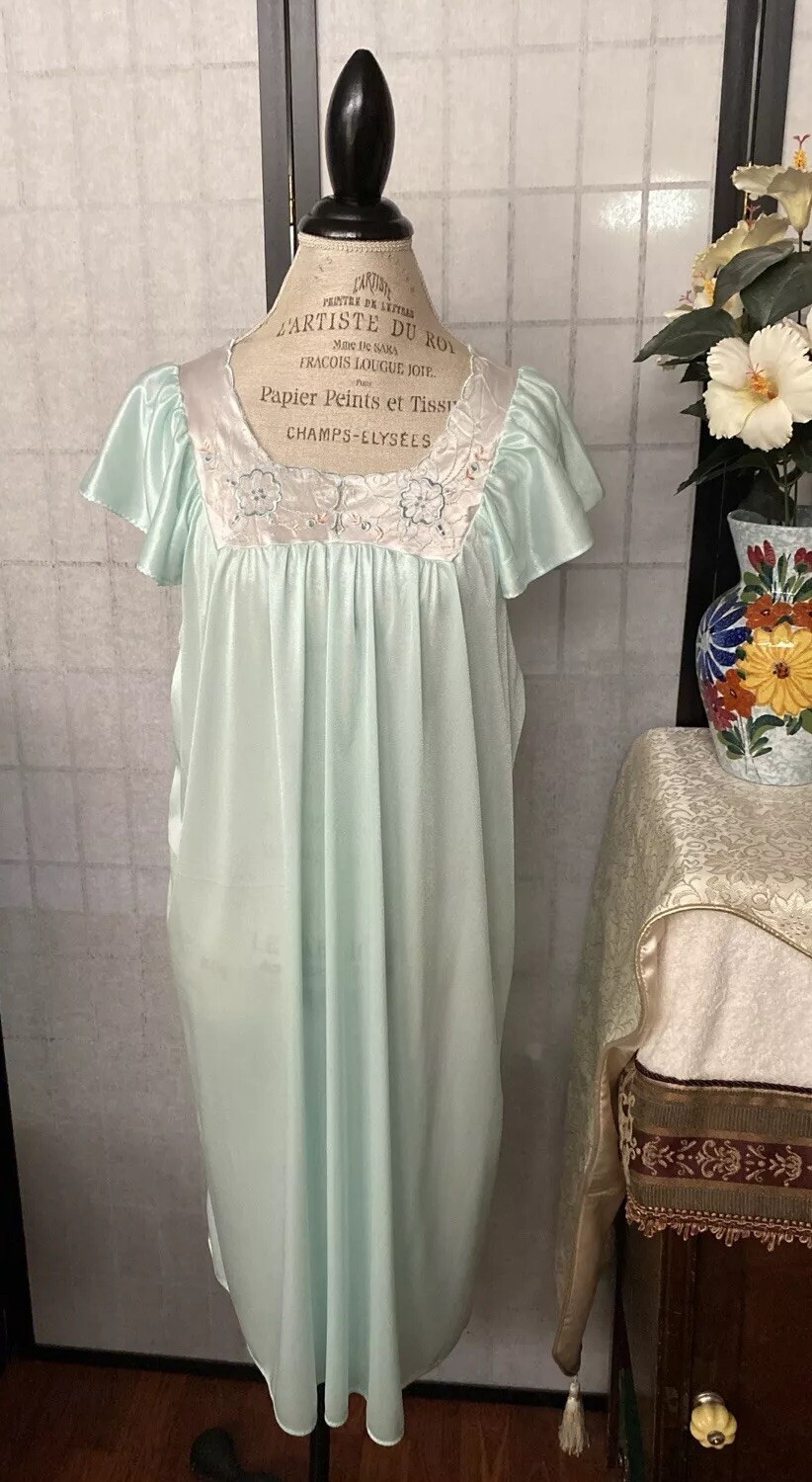 VTG 60/70s Wom Estim L/XL 46” Bust Embroider Satin Bodice Nylon Pastel Gown