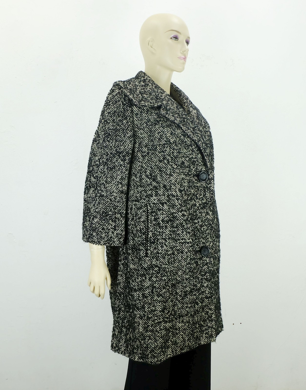 1950s true vintage COAT size 38/40 herringbone tweed large collar large buttons