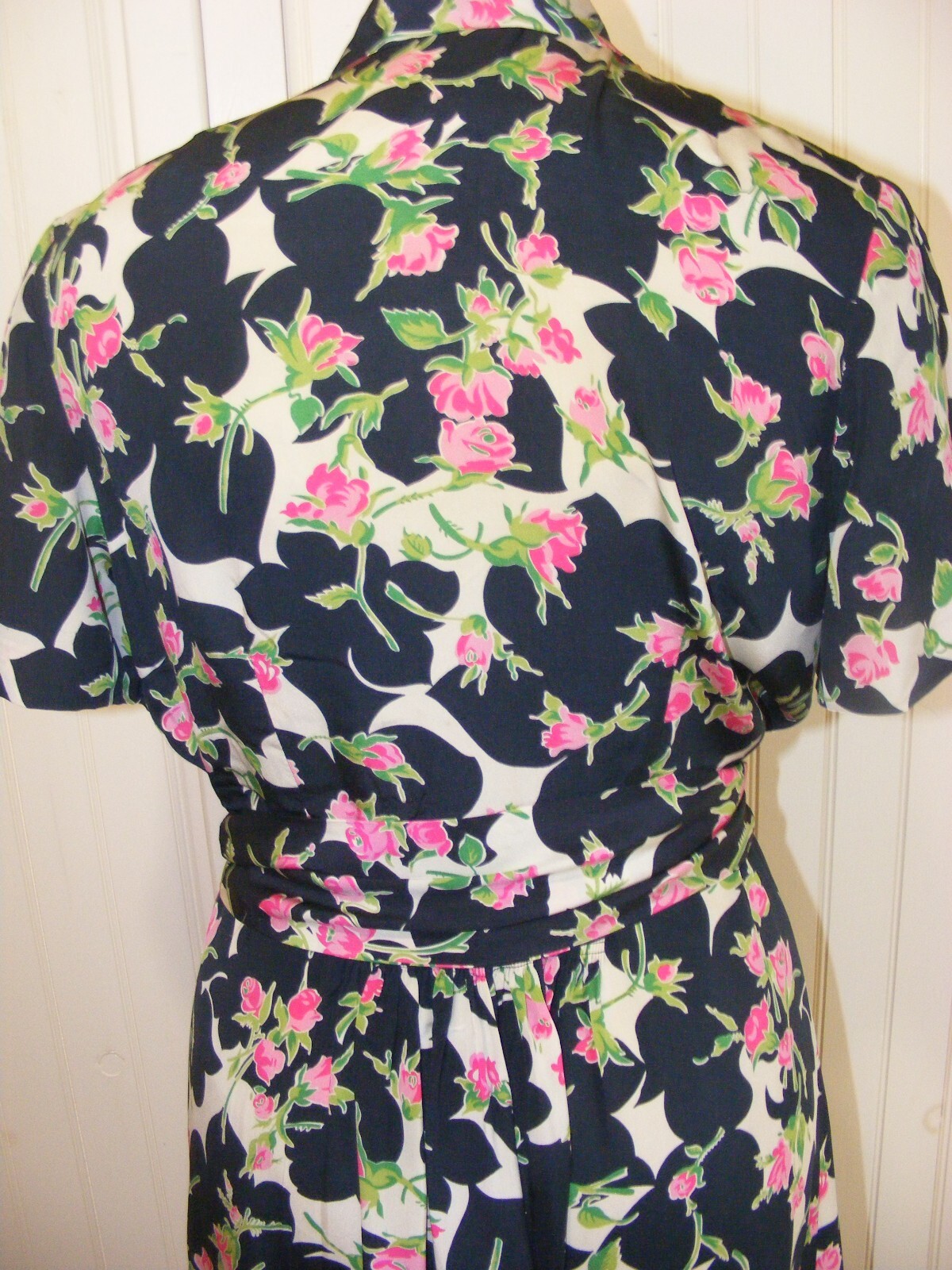 40s RAYON DRESS FLORAL PRINT BELTED BUTTON UP FULL SKIRT LIGHTWEIGHT 38″ X 30″ M