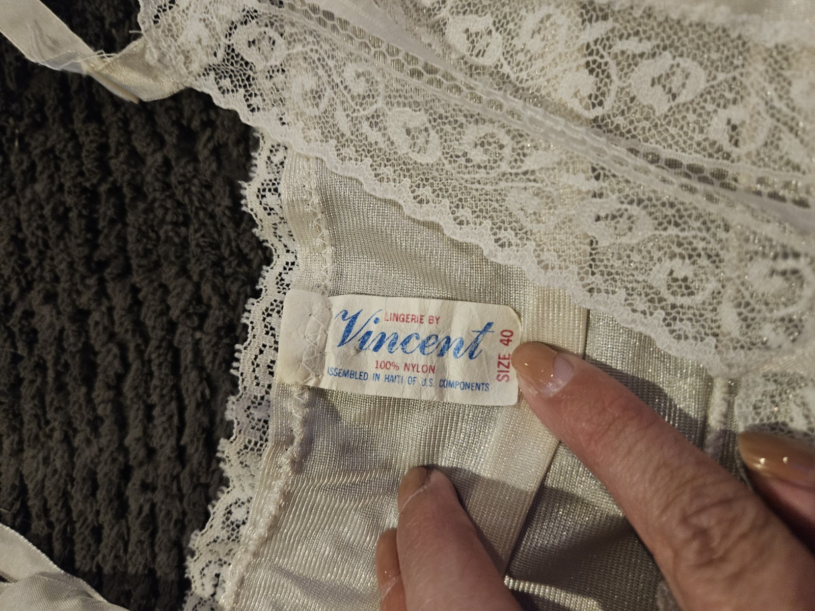 Vtg 50s LINGERIE BY VINCENT Size 40 Full Slip USA Nylon Lace Bust Pin Up Style