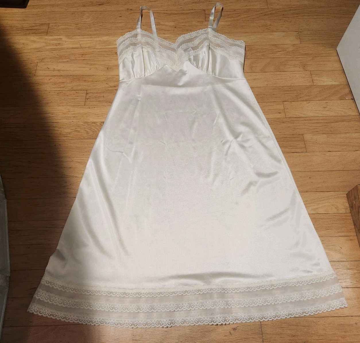 Vintage La Tendresse Ivory Antron Nylon Slip*sz38*Made In USA*Excellent Cond.