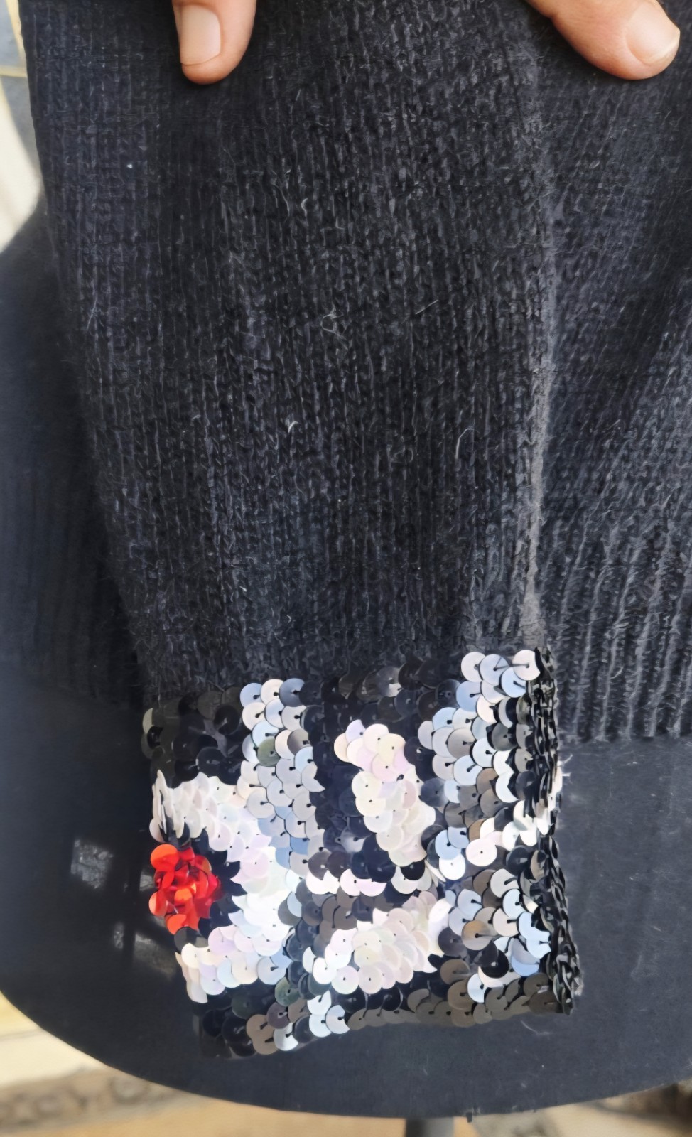 1980s LE CHOIS Black Sweater With Black Silver & Red Rose Sequins Sz Medium