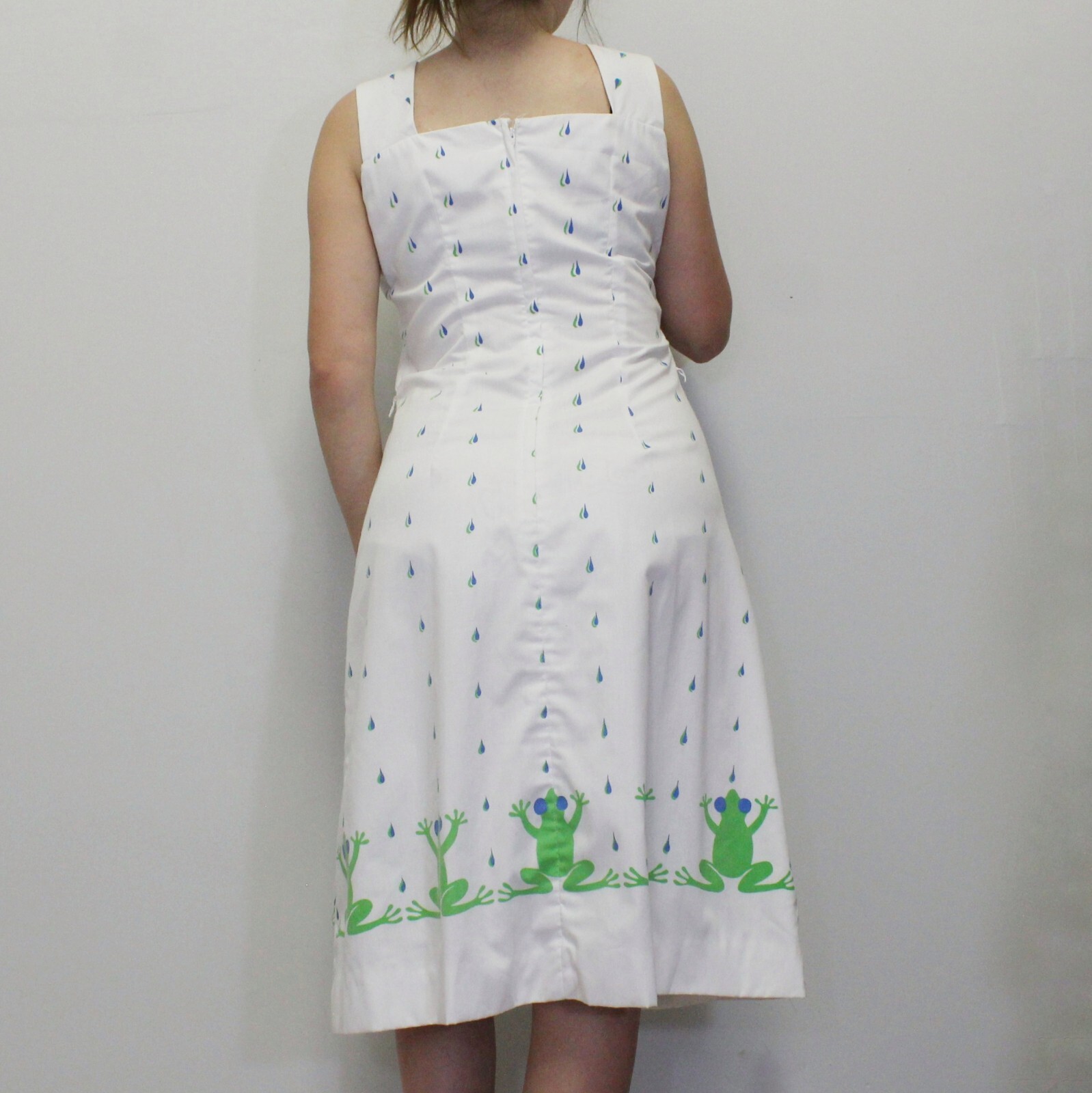 Vintage 70s The Vested Gentress Hand Screen Printed Midi Dress with Rainy Frogs