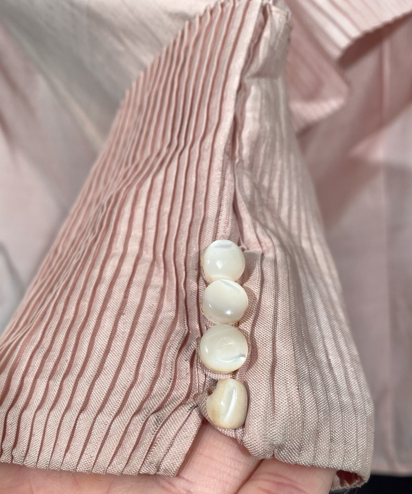 Vintage 1940s 1950s STUNNING BLOUSE Pink Silk Pleated Collar Cuffs Glass Buttons