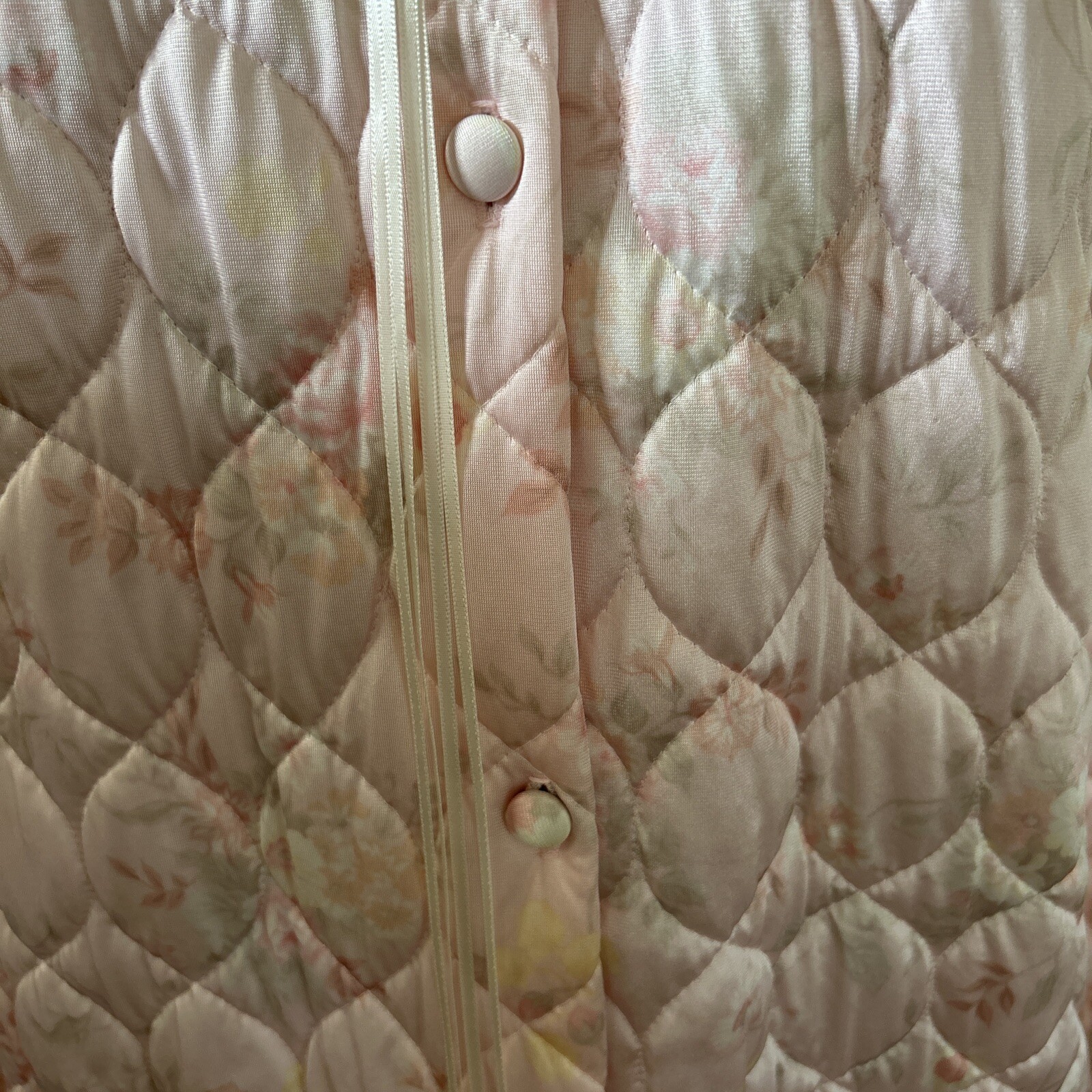 Vintage Miss Elaine 3/4 Length Light Weight Quilted Granny Robe Pink Pattern