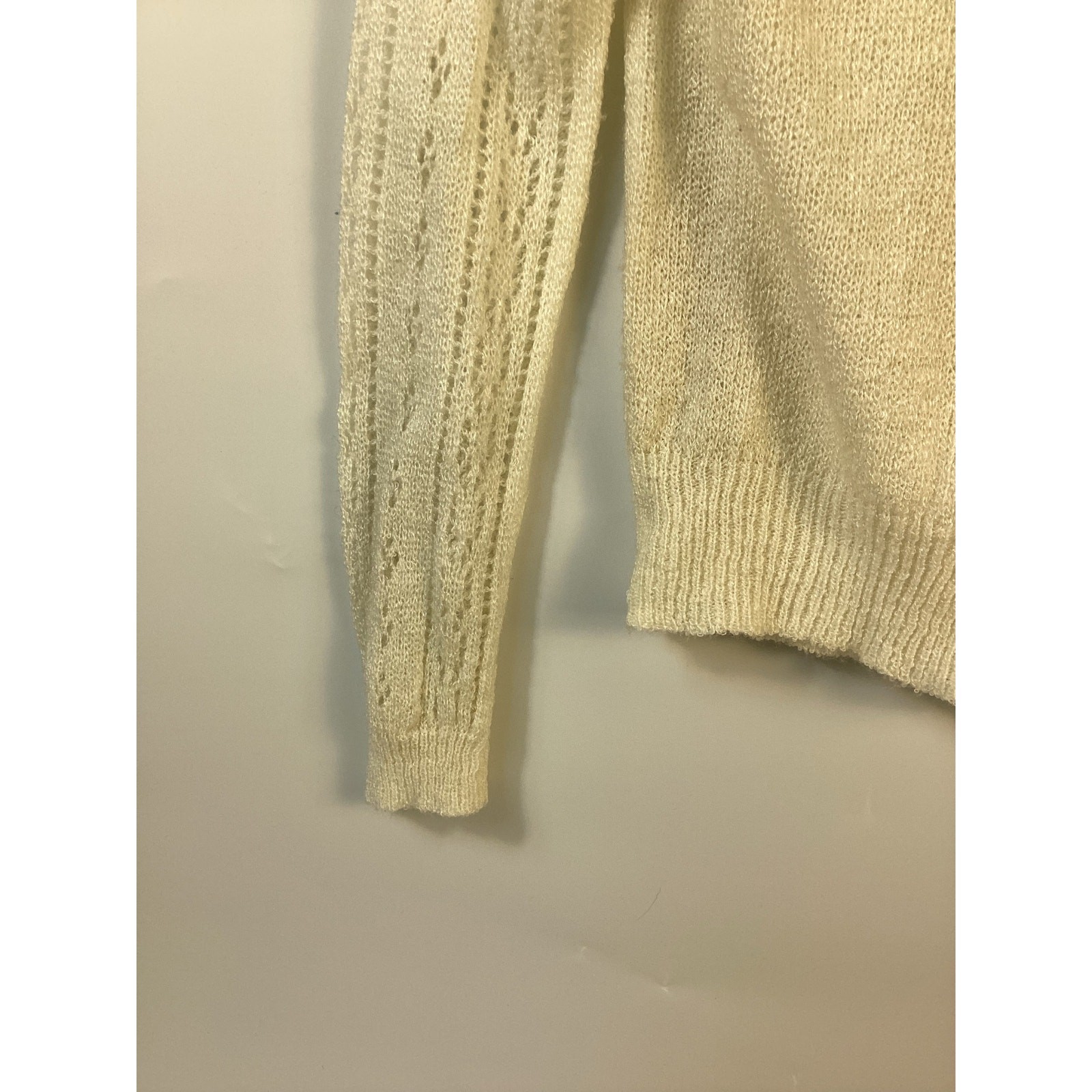 Vintage 70’s 80’s Women’s Girls Sweater Currants Acrylic M Lightweight Roses