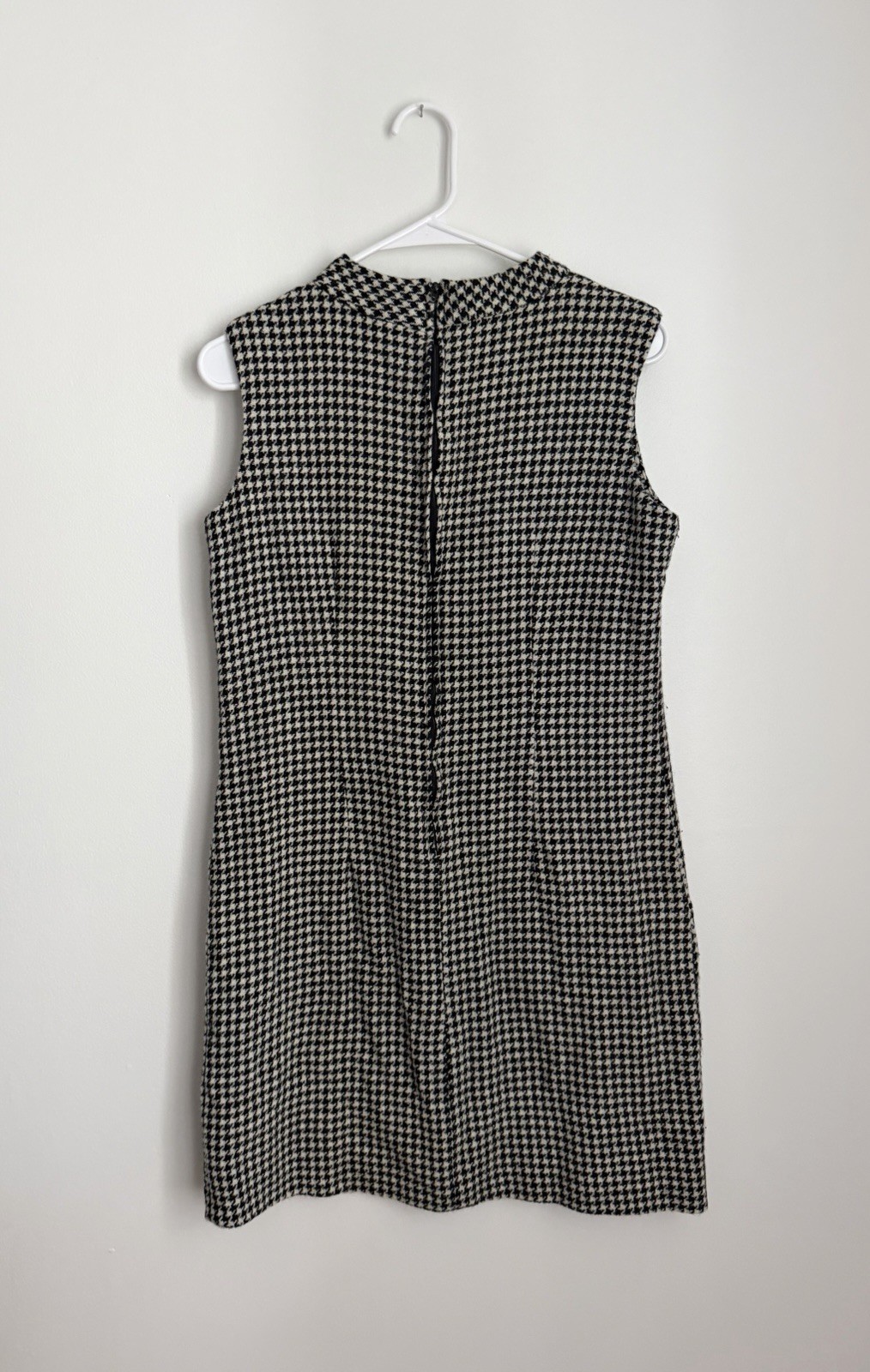 Vintage 70s Handmade Black and Ivory Houndstooth Shift Dress Size Medium