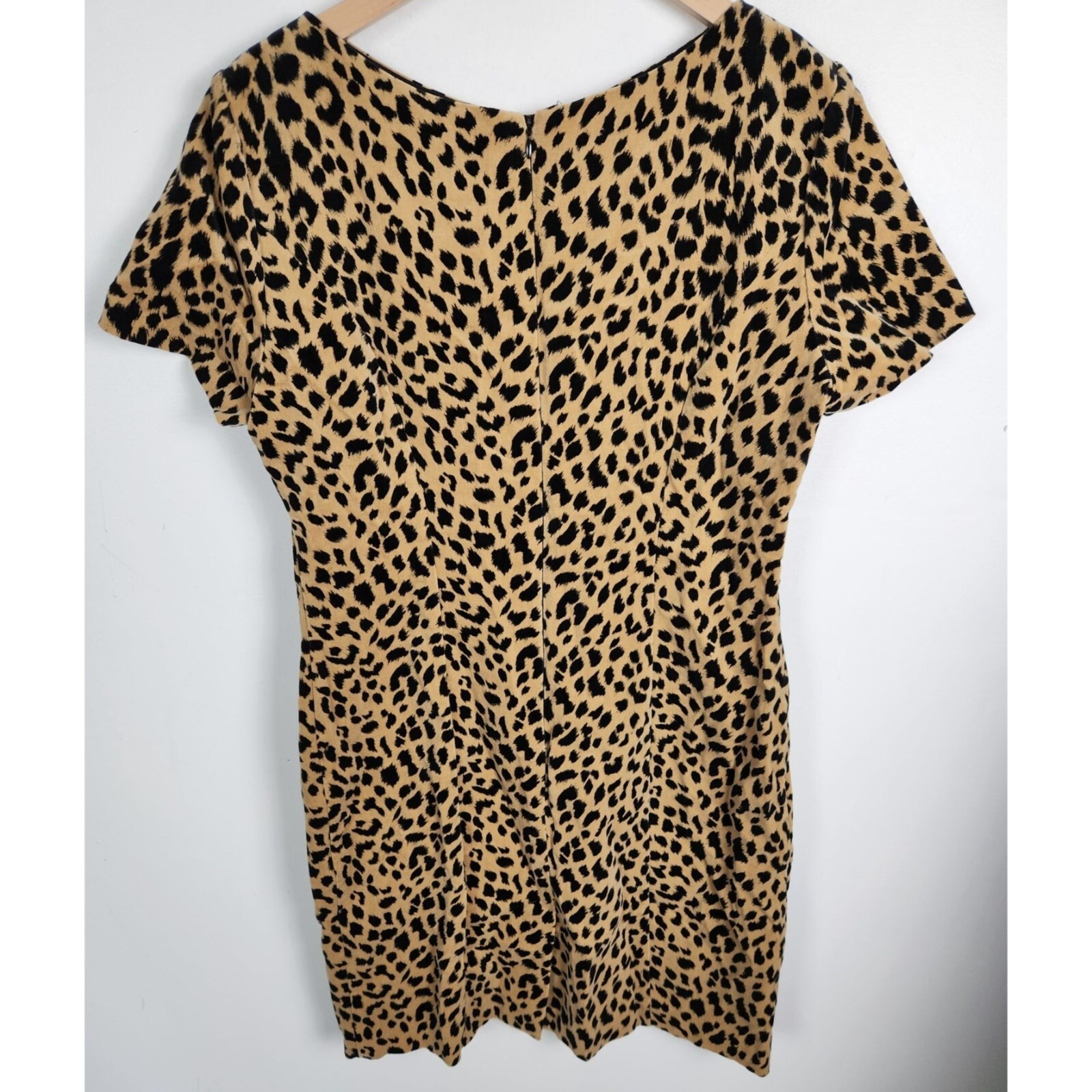 Vtg. Misty Lane Women’s Sz. 12 Velvet Leopard Print Short Sleeve Sheath Dress