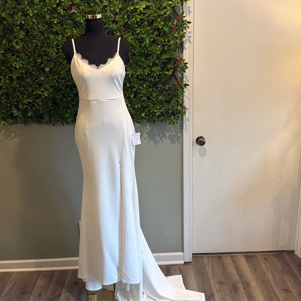 NWT- Esmeralda Bridal Dress *lace in slit removed for a more elegant look*
