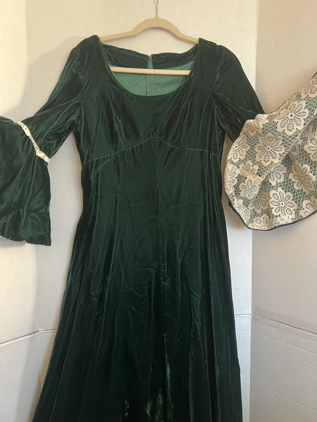 Vintage 70s Plush Velvet Maxi Dress 9 Trumpet Sleeve Dk Green Empire Renaissance