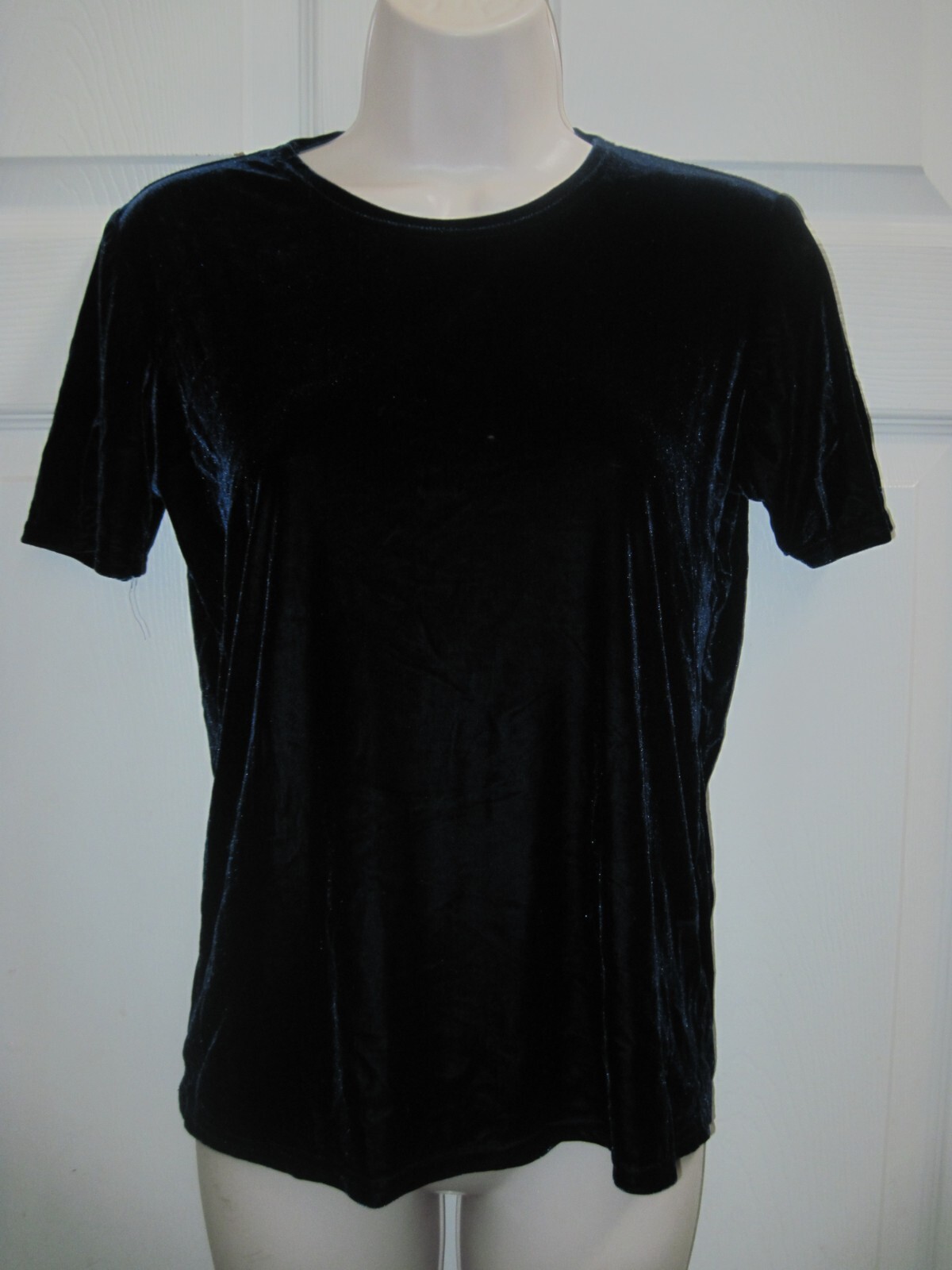 Kathy Ireland Women’s Medium Dark Blue Velvet Top Short Sleeves Round Neck