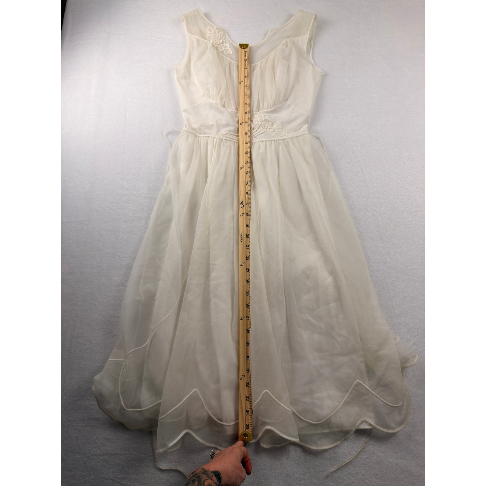 Vintage Shadowline Ivory Nylon Lace Nightgown Scalloped Hem Sleeveless White 32