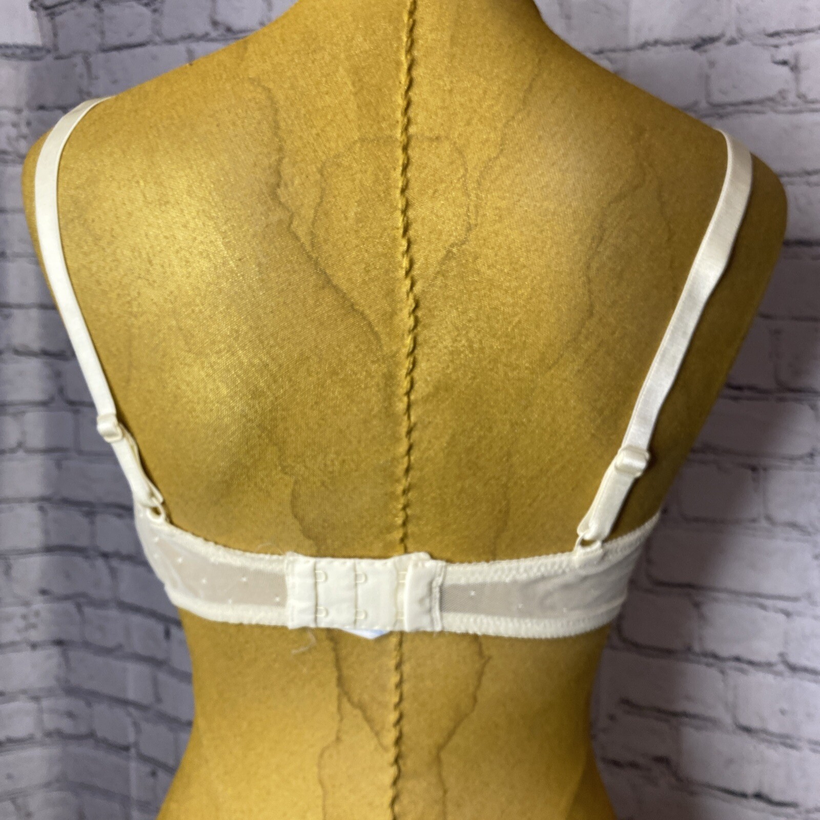 Vintage Vanity Fair Nylon Lace Unlined Bra Size 34D Ivory Underwired Fem 75-075