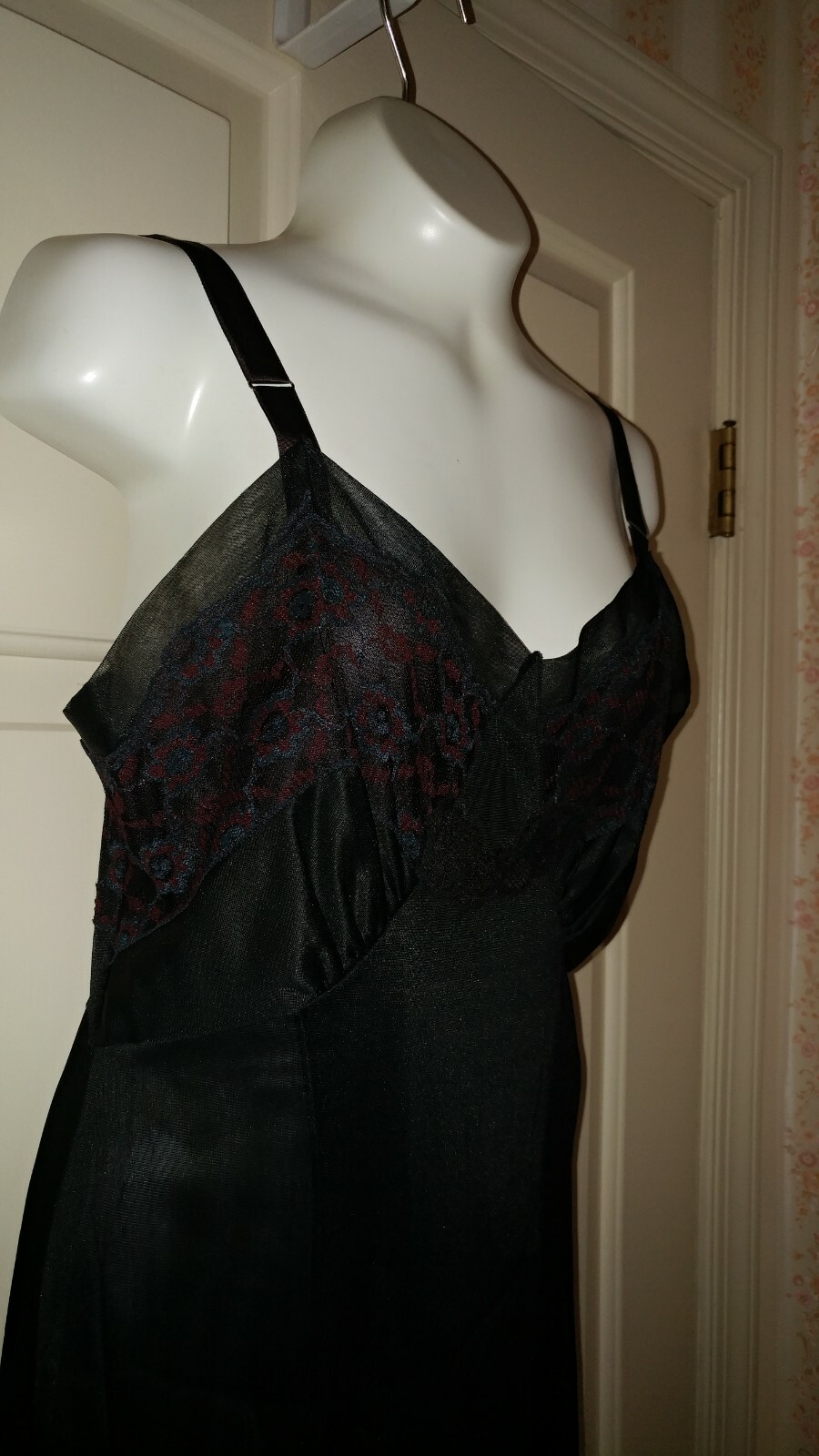 Vintage 1940s Full Long Slip Nan Flower Black Red Maroon Lace Nylon XS small EUC
