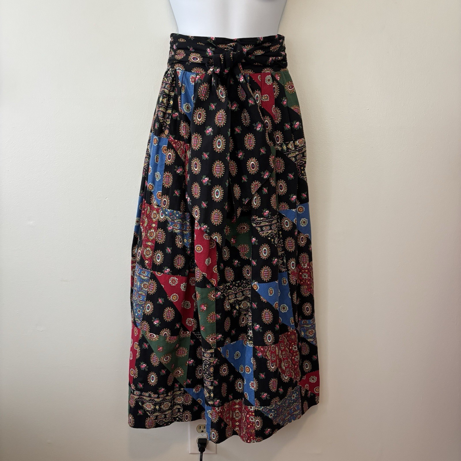 Vintage Cullinane Pleated Skirt size 26 Waist Black Multicolor Tie Waist Lined