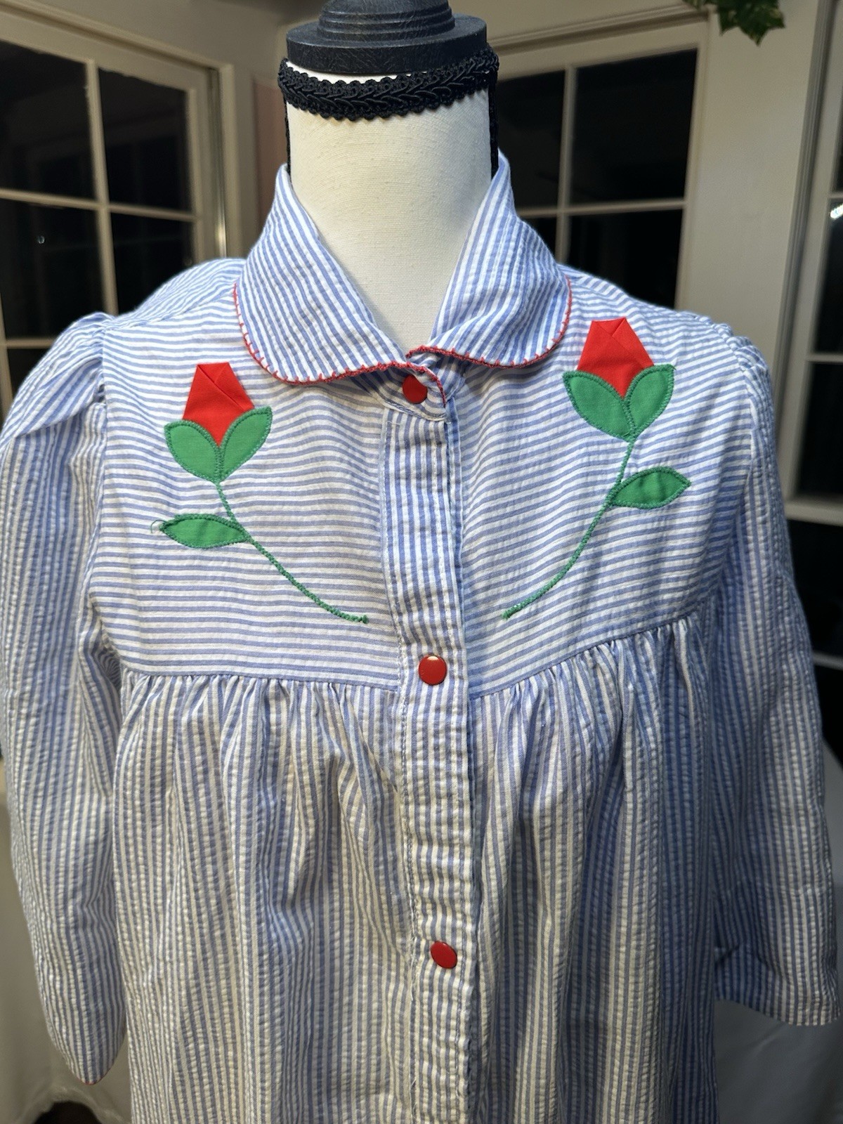 Vintage 70s Blue And White Rose With Pockets Duster Robe Housecoat Collar