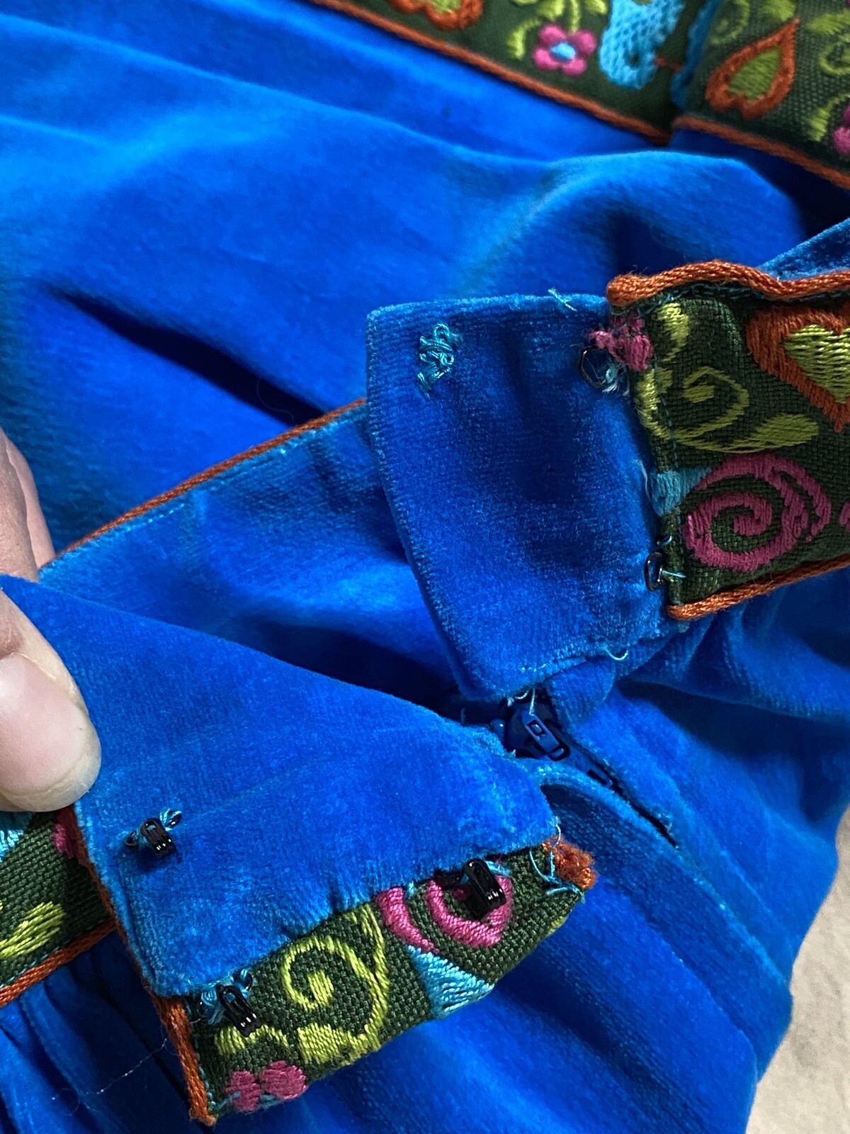 Vg 70s Velour BRIGHT Blue Plate SKIRT Boho FESTIVAL Ethnic Love Birds 26” Waist