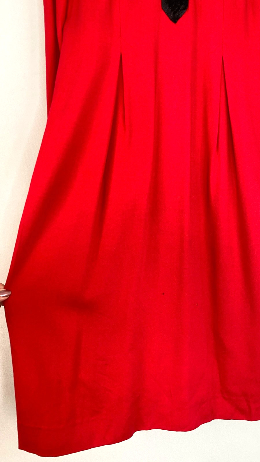 Vintage 1980s red midi dress M black velvet rayon wool long sleeve shift