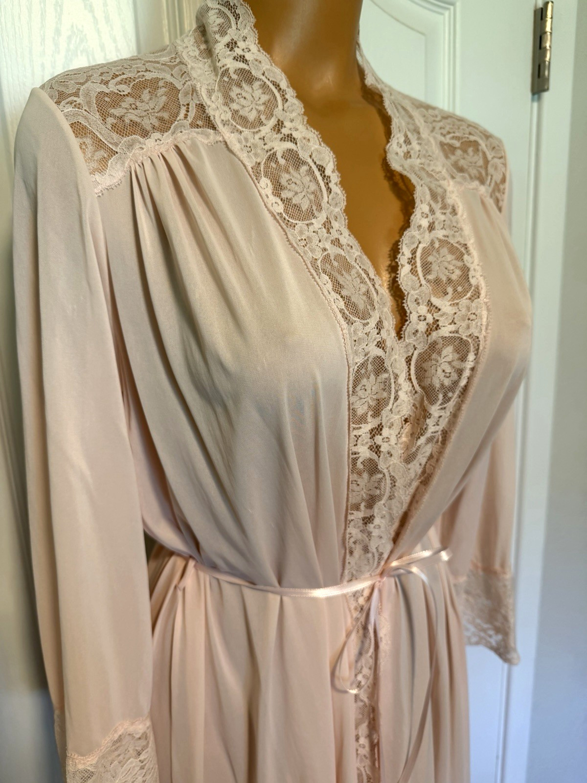 VTG 70’s OLGA LINGERIE #9702 PINK W/ WIDE LACE TRIM LONG ROBE ROBE SZ M