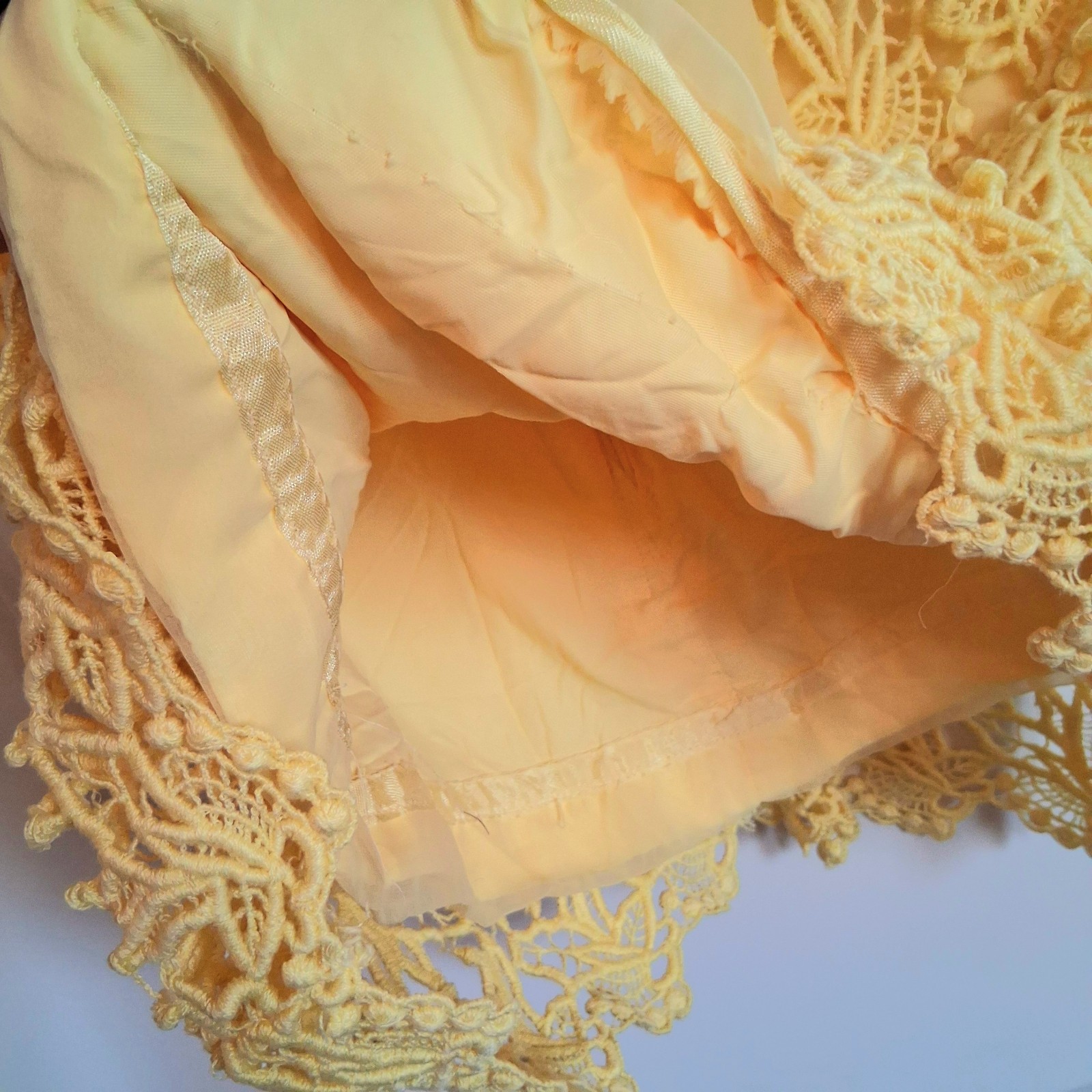 Vintage 60’s Jack Bryan Butter Yellow Floral Guipure Lace Overlay Shift XS (0-2)