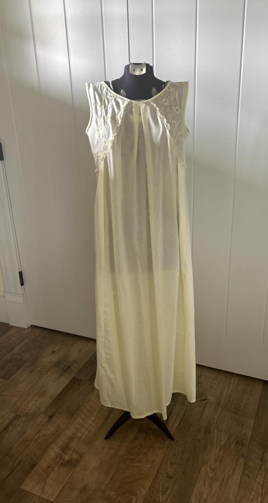 Vintage 1960’s/70’s Katz Yellow Cotton Nightgown With Embroidered Flowers & Lace