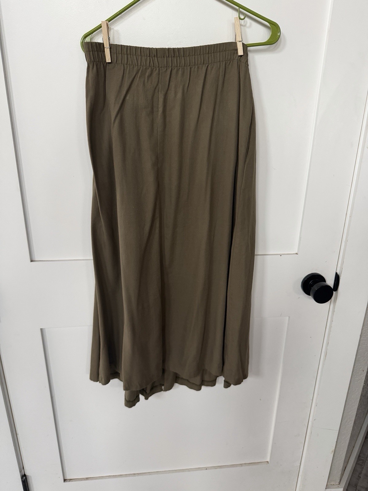 Vintage Walnut Sportswear Medium A Line Flowy Skirt Olive Color V Shape Front
