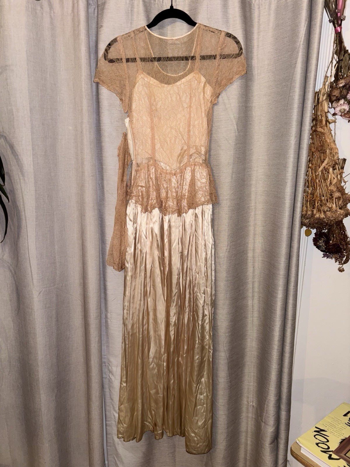 ANTIQUE *AS-IS* Very Rare 1930’s Wedding Dress With Matching Lace Gloves XS