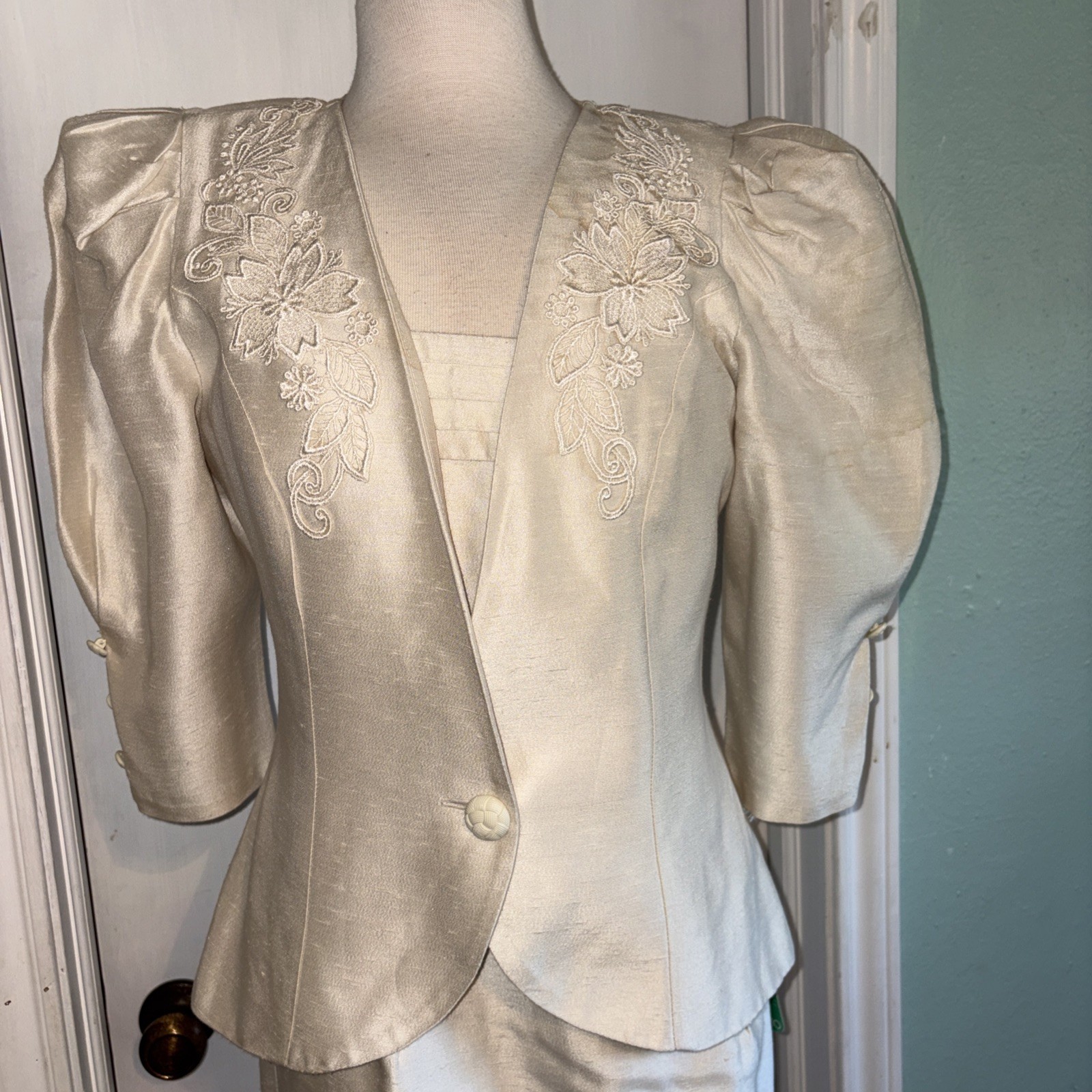 Cachet By Bari Protas Light Beige 2 Piece Top Dress Size 9-10