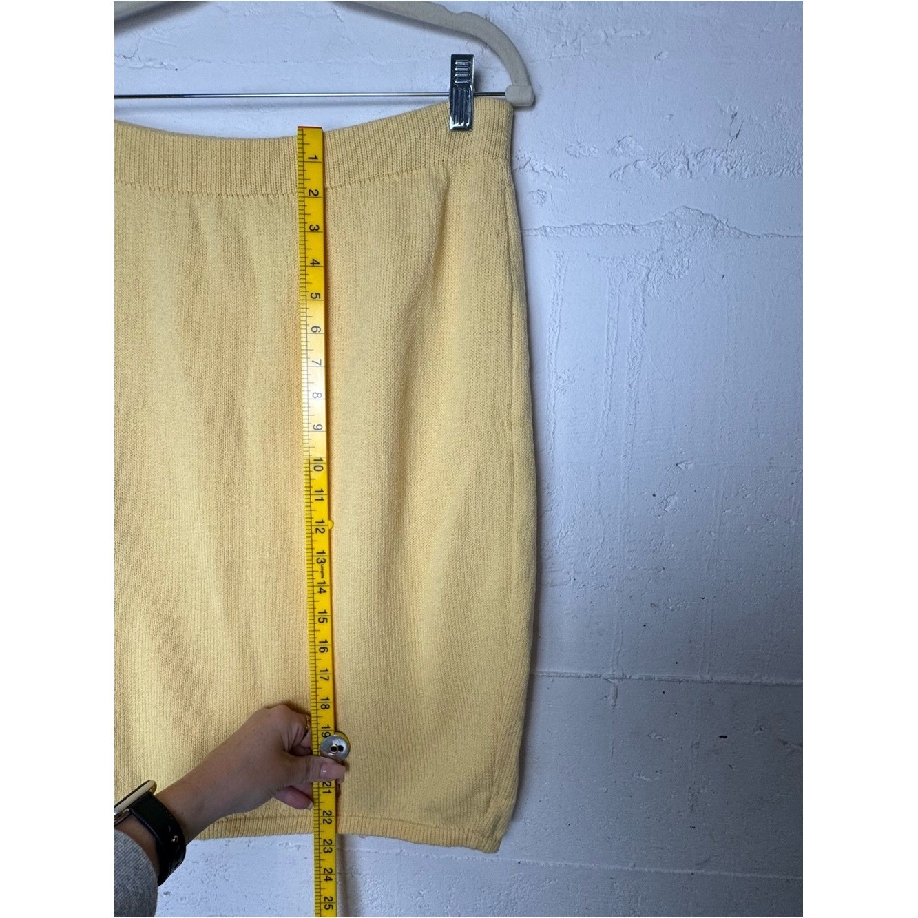 St. John Collection classic Sweater Skirt Size 6 Santana knit Light Yellow HTF