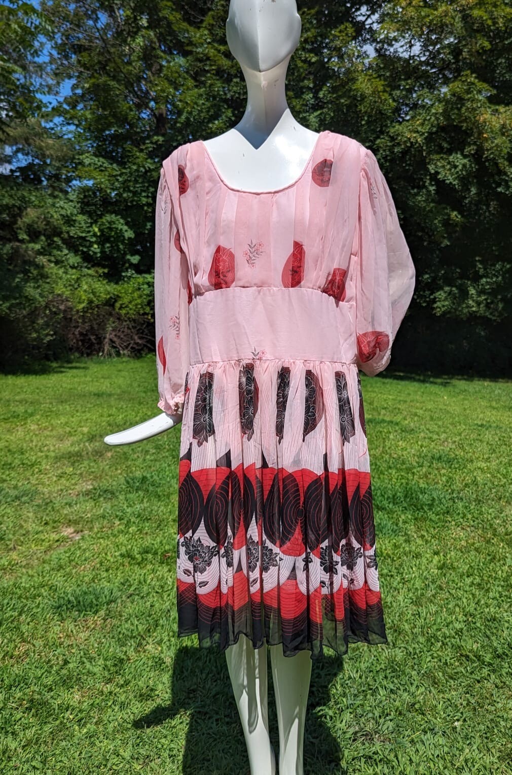 VINTAGE 1970’S POLY CHIFFON PRINT DRESS W PUFF SLEEVES + FULL SKIRT
