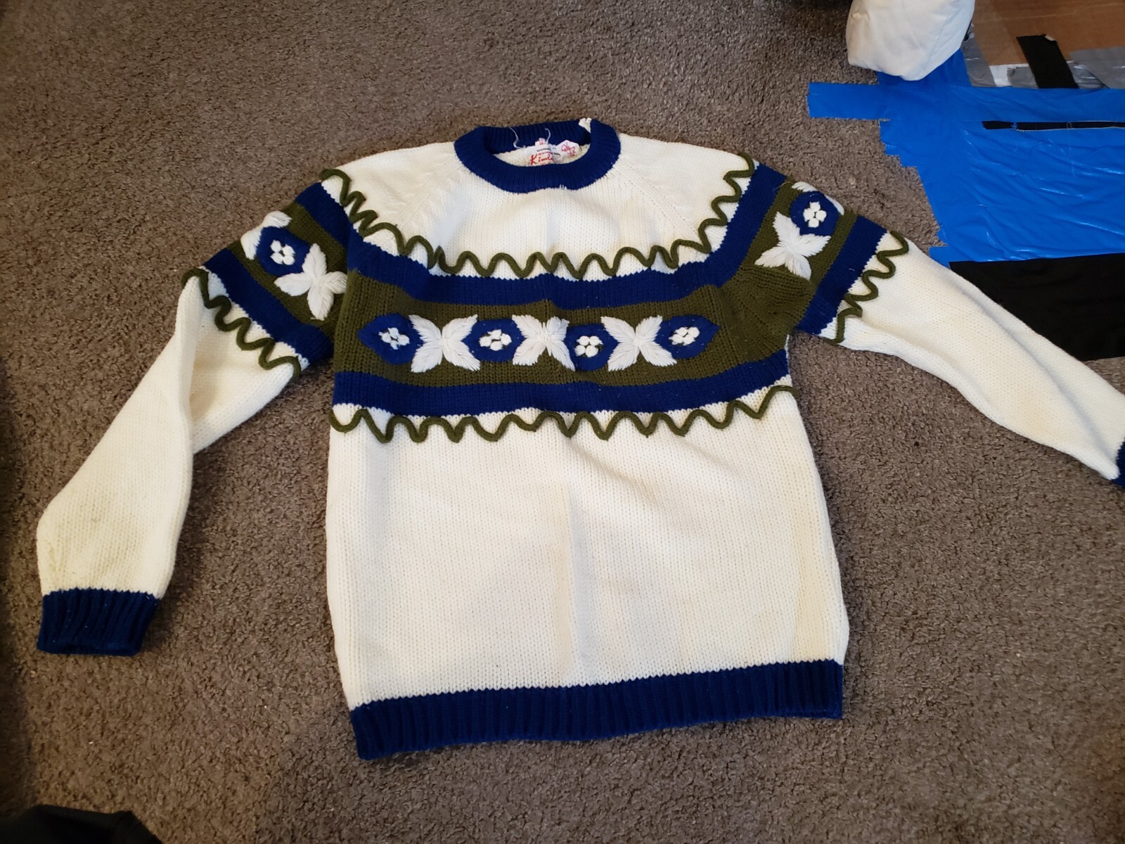 VTG EUC 1970s 80’s Women’s Korean Ski Sweater Embroidered White Green Kimlon M S