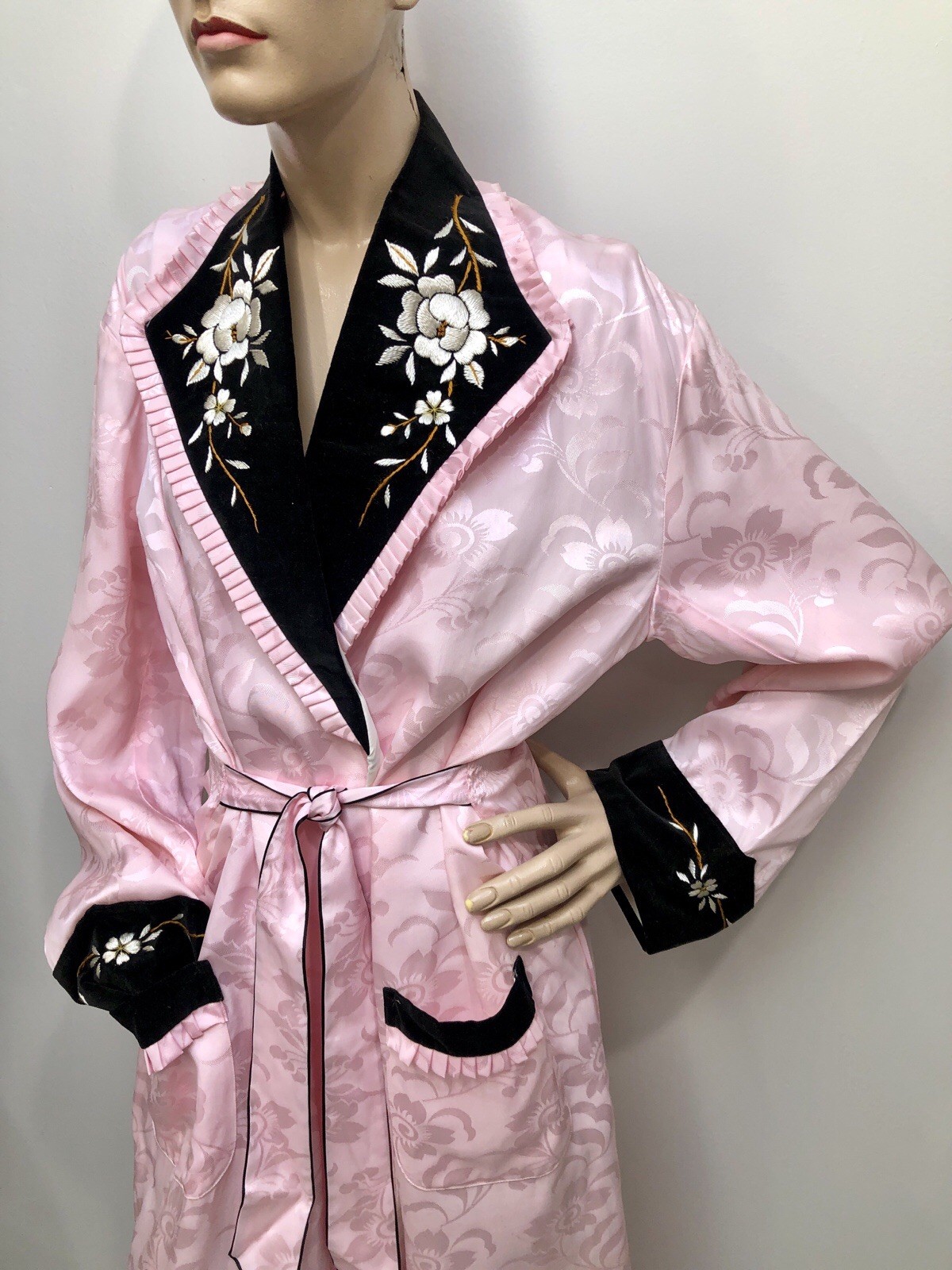 VTG 1940s 50s Cusp PINK RAYON Jacquard & VELVET Embroidered DRESSING GOWN Robe