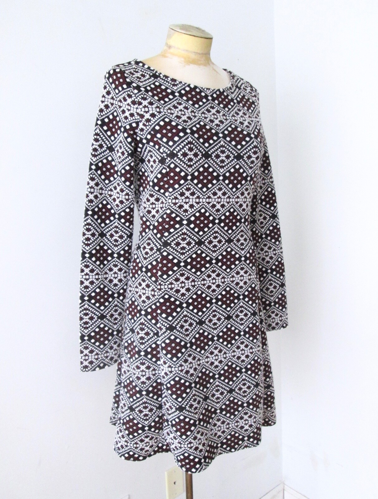 Vtg 70s mod brown black red geometric tribal soft knit swing fit flare dress S