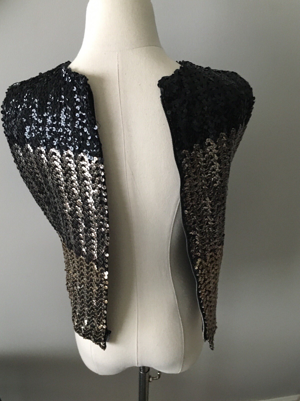 Vtg Art Deco Sequin Embellished Sleeveless Top Black Silver Zip Up Back Sz 10