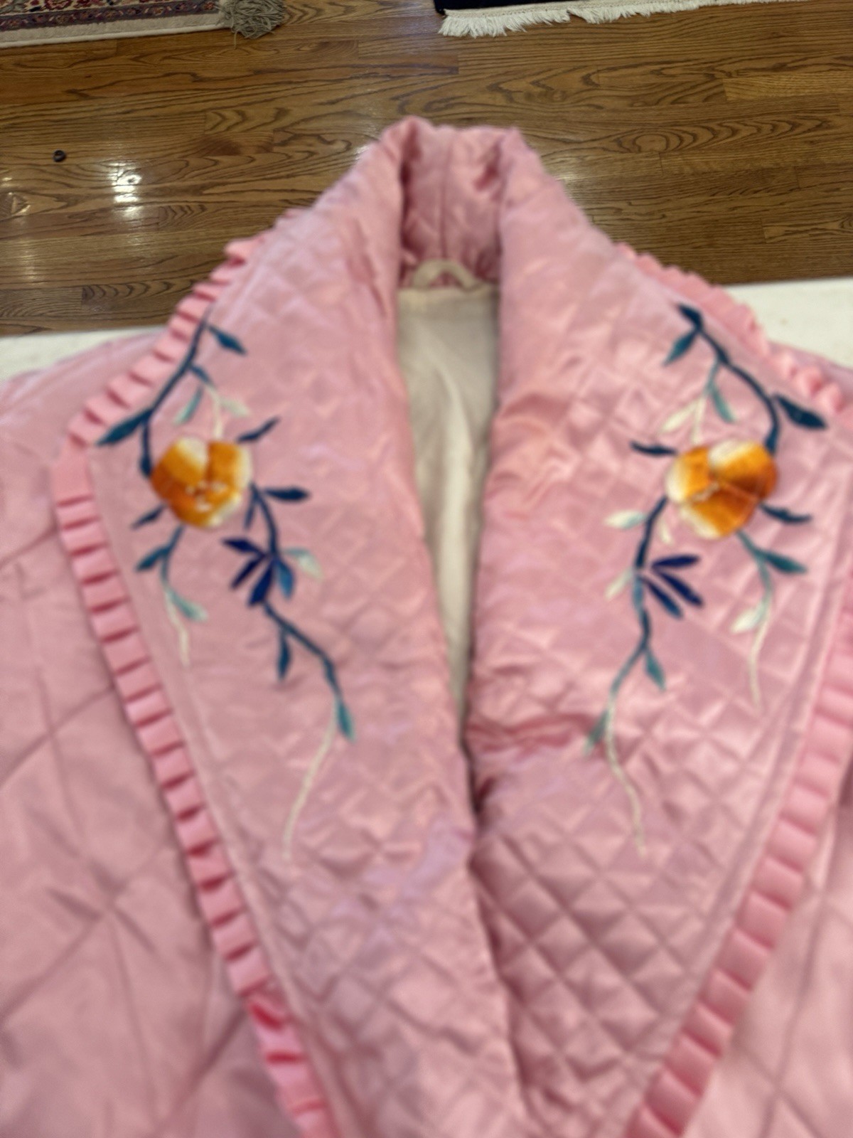 Vintage 1940s 50s Quilted Satin Robe Pink Embroidered Pagoda Asymmetrical Sm-Med