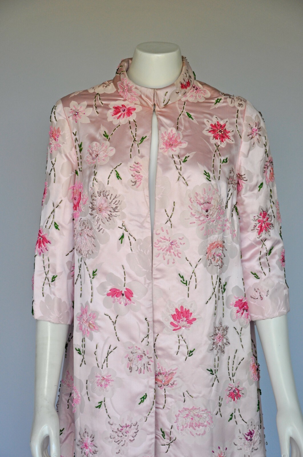 Vintage 1960s Pink Silk Floral Embroidered Beaded Robe Coat Wedding Party XS-M