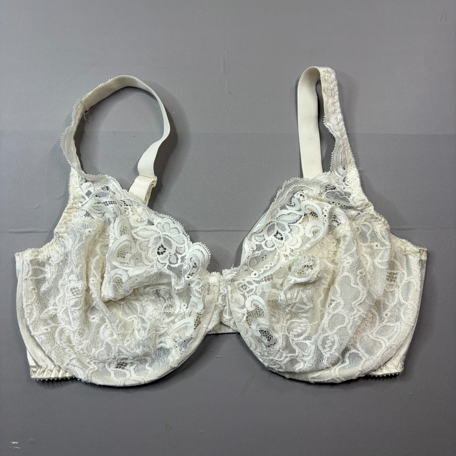 Vintage Olga Bra 36DD Ivory Lace Unlined Cup Underwire Adjustable 33580