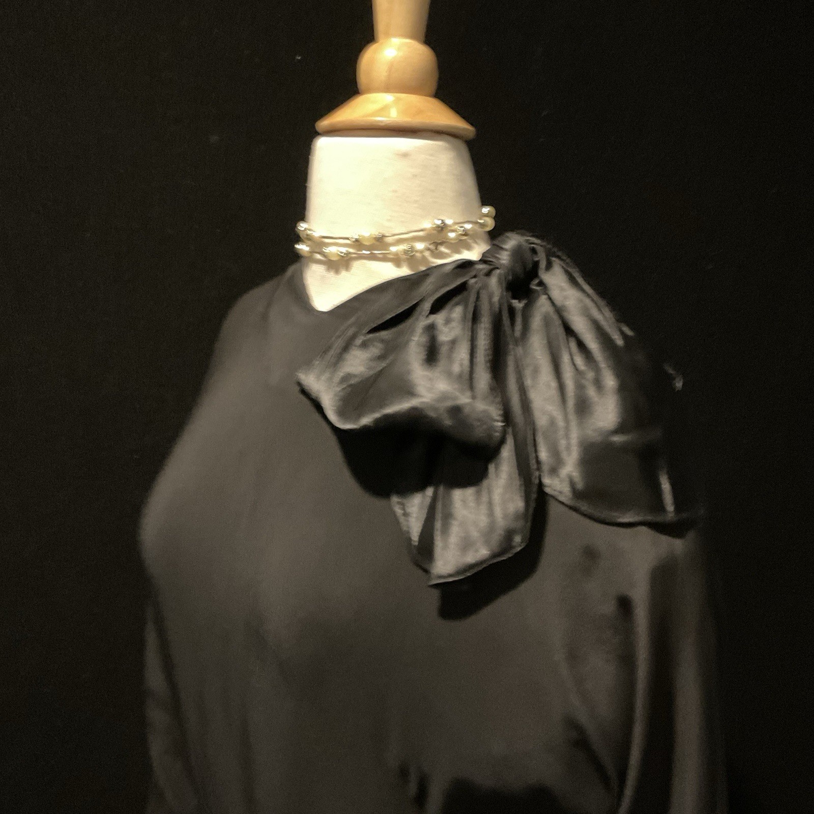 VINTAGE 40s 2 PIECE OUTFIT. SATIN BACKED CREPE. BEAUTIFUL AND TIMELESS