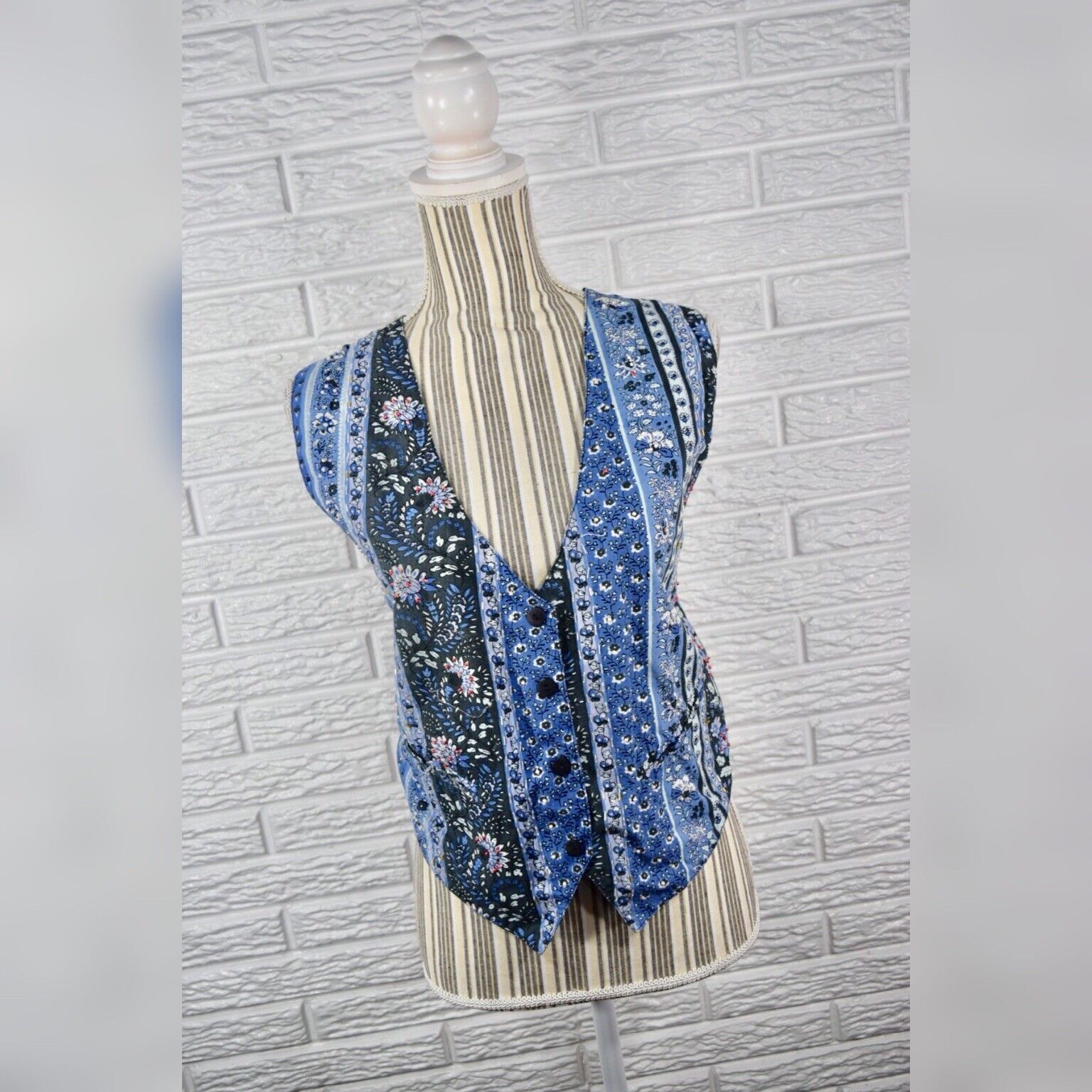Vintage AJ Blue White Black Beaded Floral Vest Size Medium