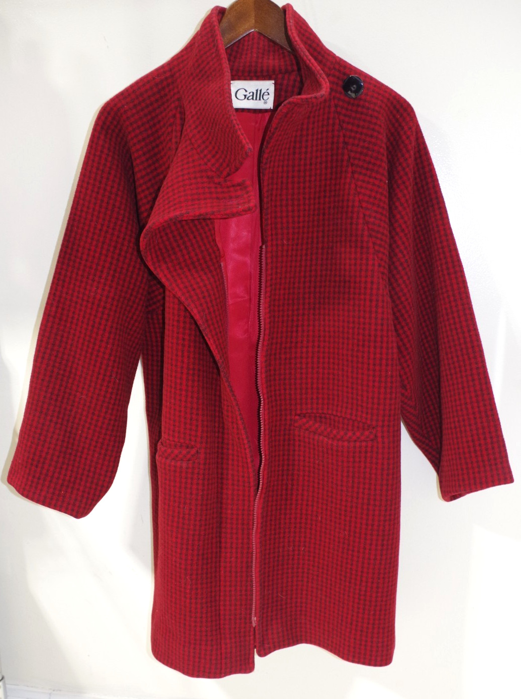 H6 Size 4 GALLE’ Awesome Vintage Coat Red & Black 100% Wool Check Anglo Fabrics