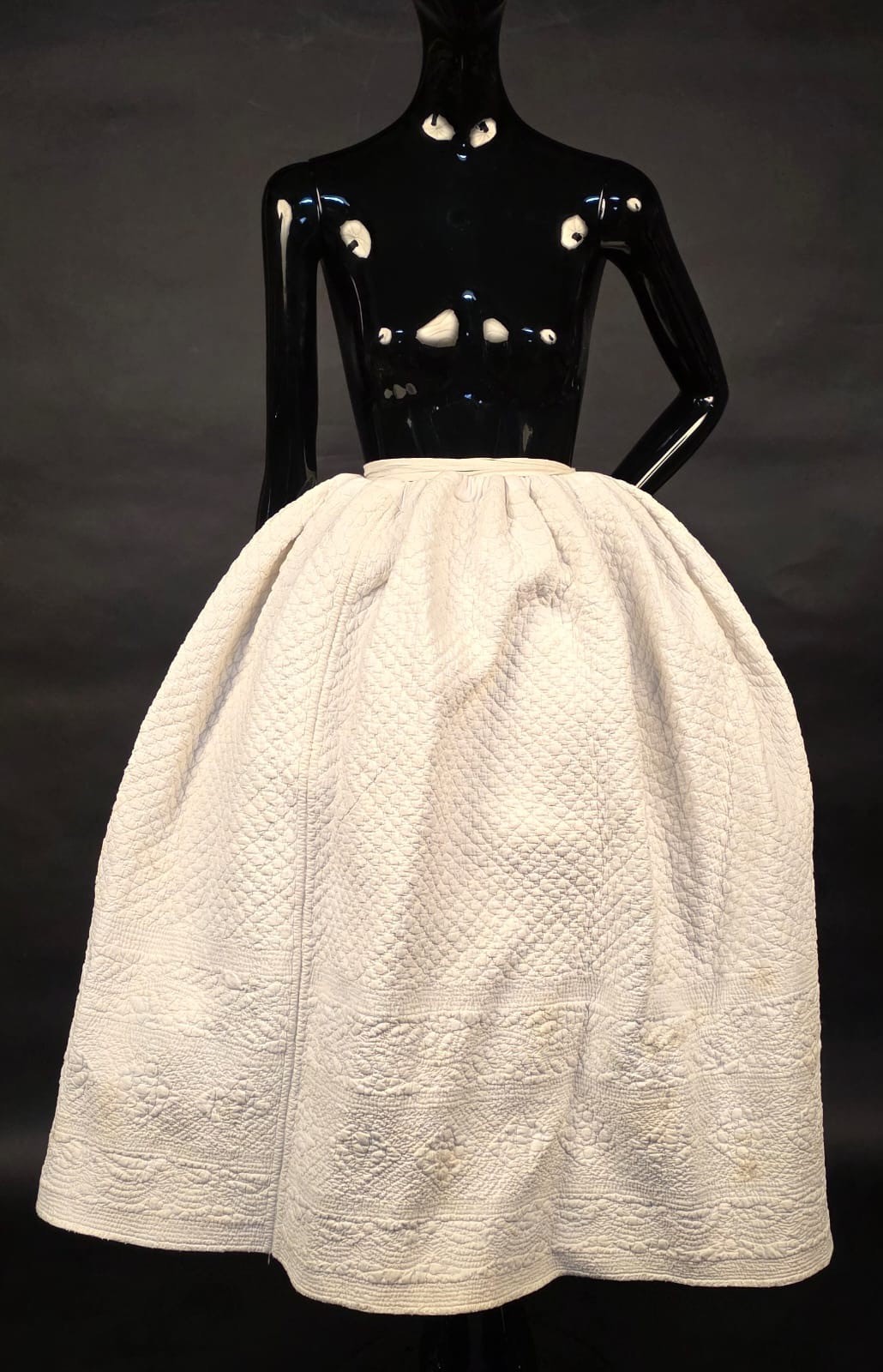 ANTIQUE 18TH C HAND QUILTED THICK COTTON PETTICOAT FOR DRESS W FLORALS