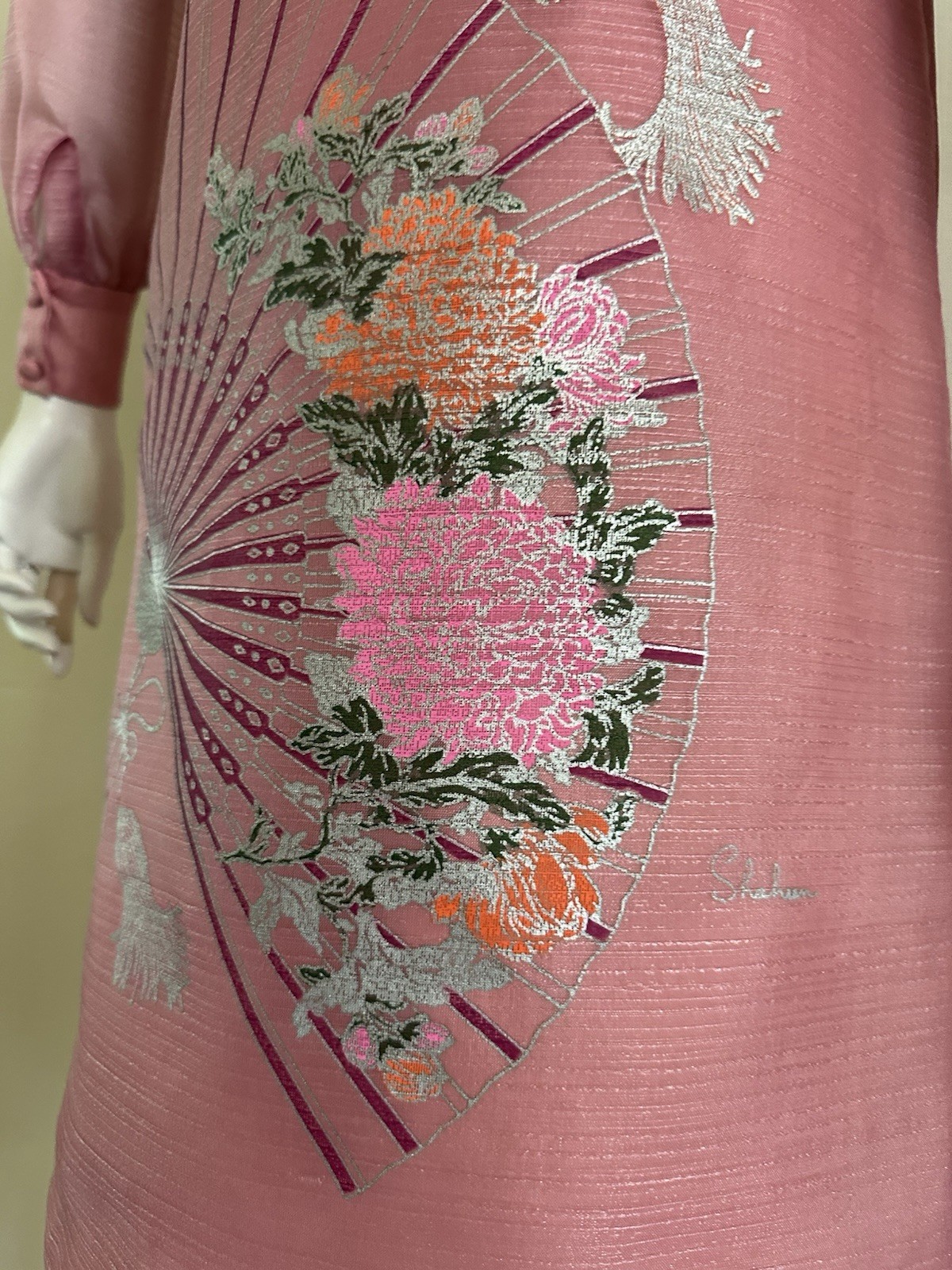 Vintage 60s 70s Alfred Shaheen Pink Fan Print Hostess Shift Dress Sheer Sleeve