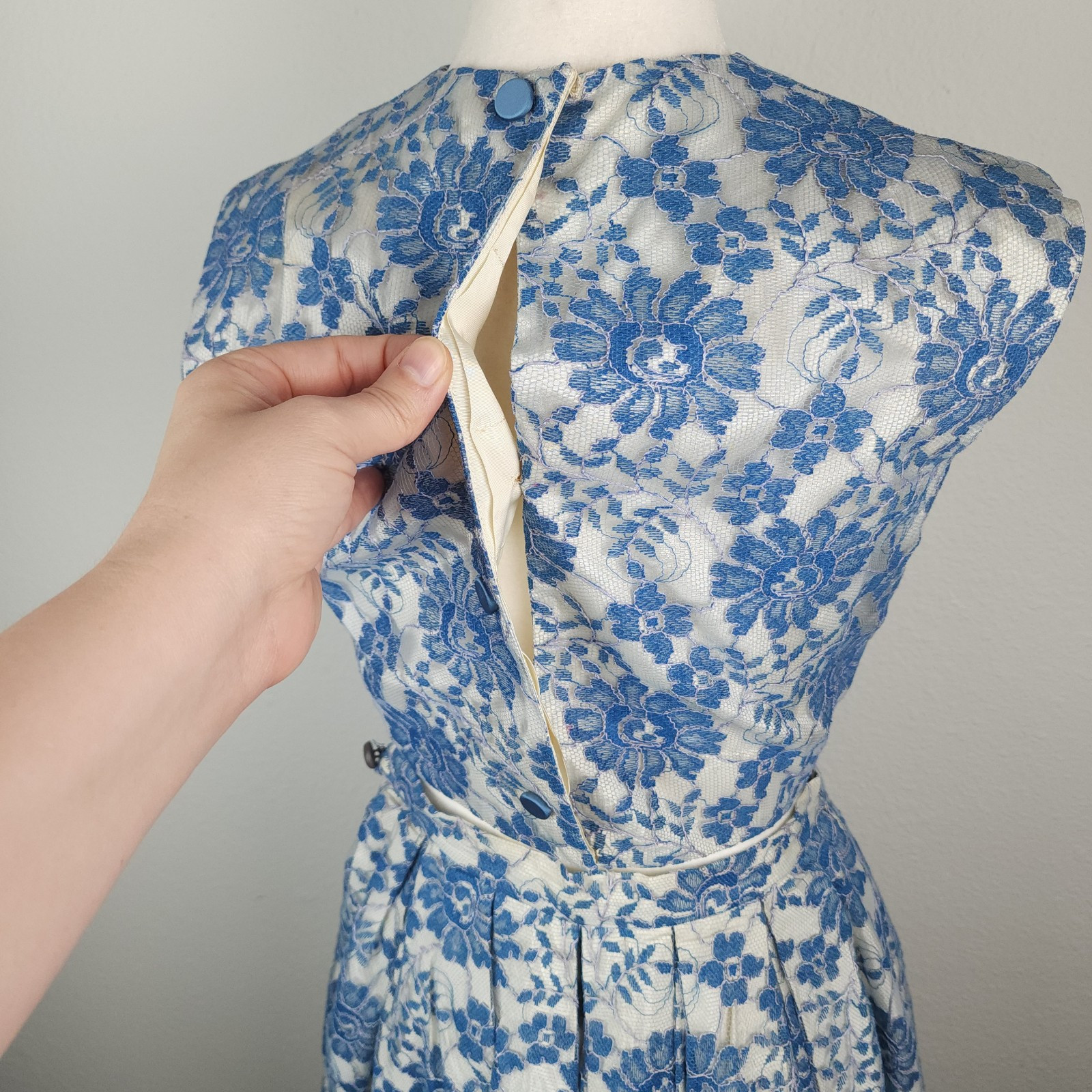 Vintage 1960s Blue White Lace Dress Set Lois Casper Pleated Skirt Button Back XS