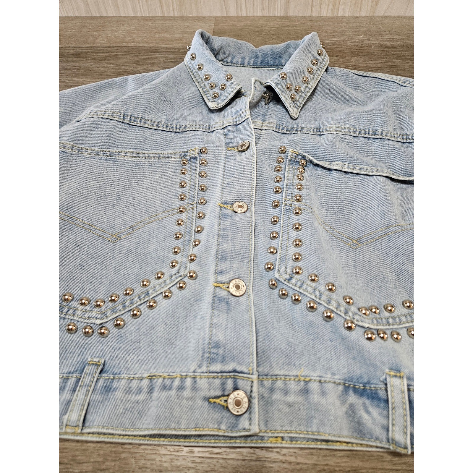 Vintage Style Studded Light Wash Cropped Denim Jacket Retro 90s Style Blue S/M