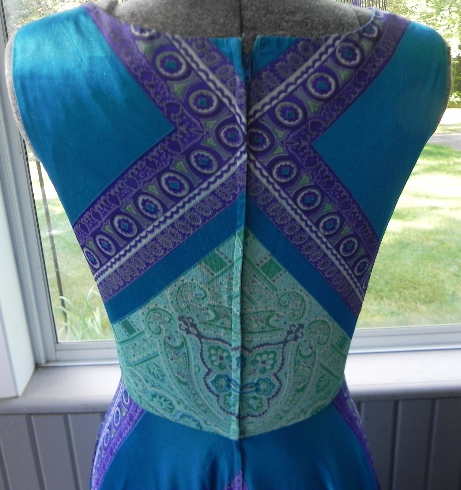 VTG Elinor Gay Original Long Full Sleeveless V-Neck Dress Blues & Purple Print!