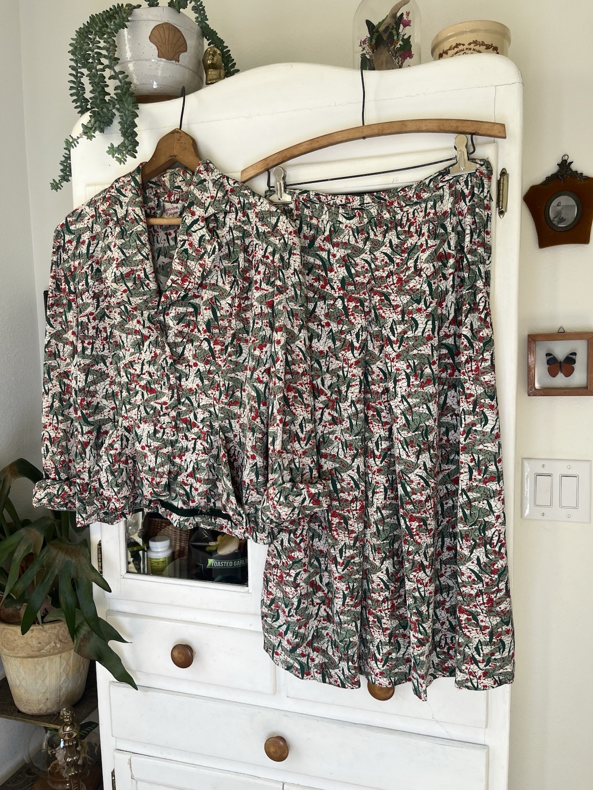 Vintage 40s Art Deco Green Red Rayon Novelty Print Blouse Top Midi Skirt Set S/M