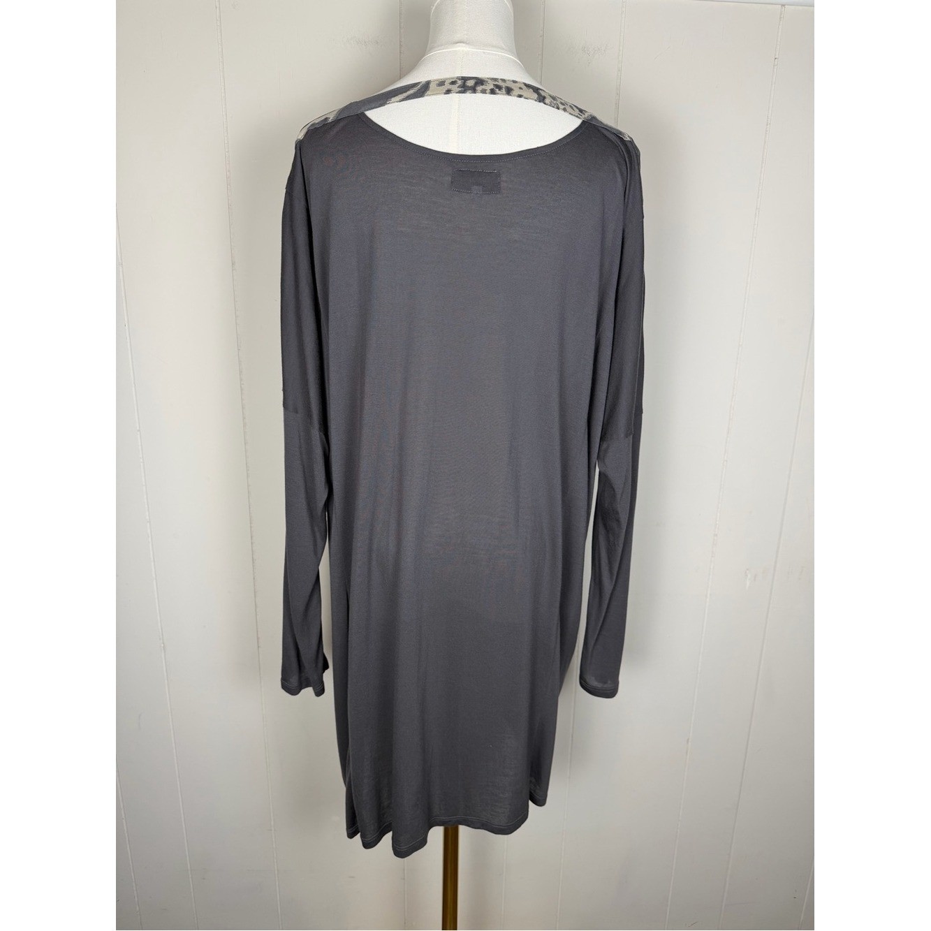 Biya V-Neck Flowy Modal Tunic Top Animal Abstract Print Size Large