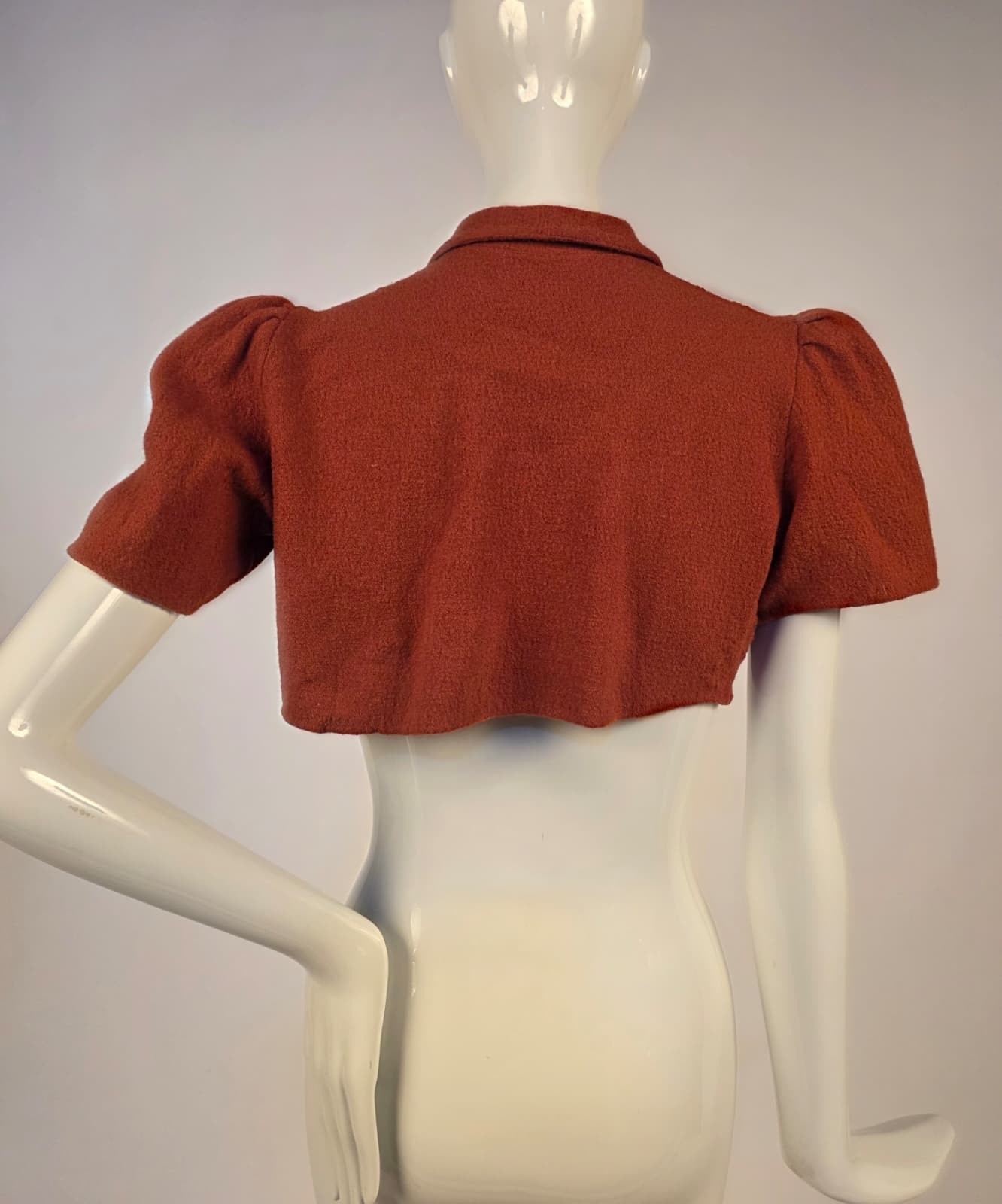 ANTIQUE LATE 1930’S CROP TOP WITH SELF COVERED BUTTONS & BEADED FLORALS