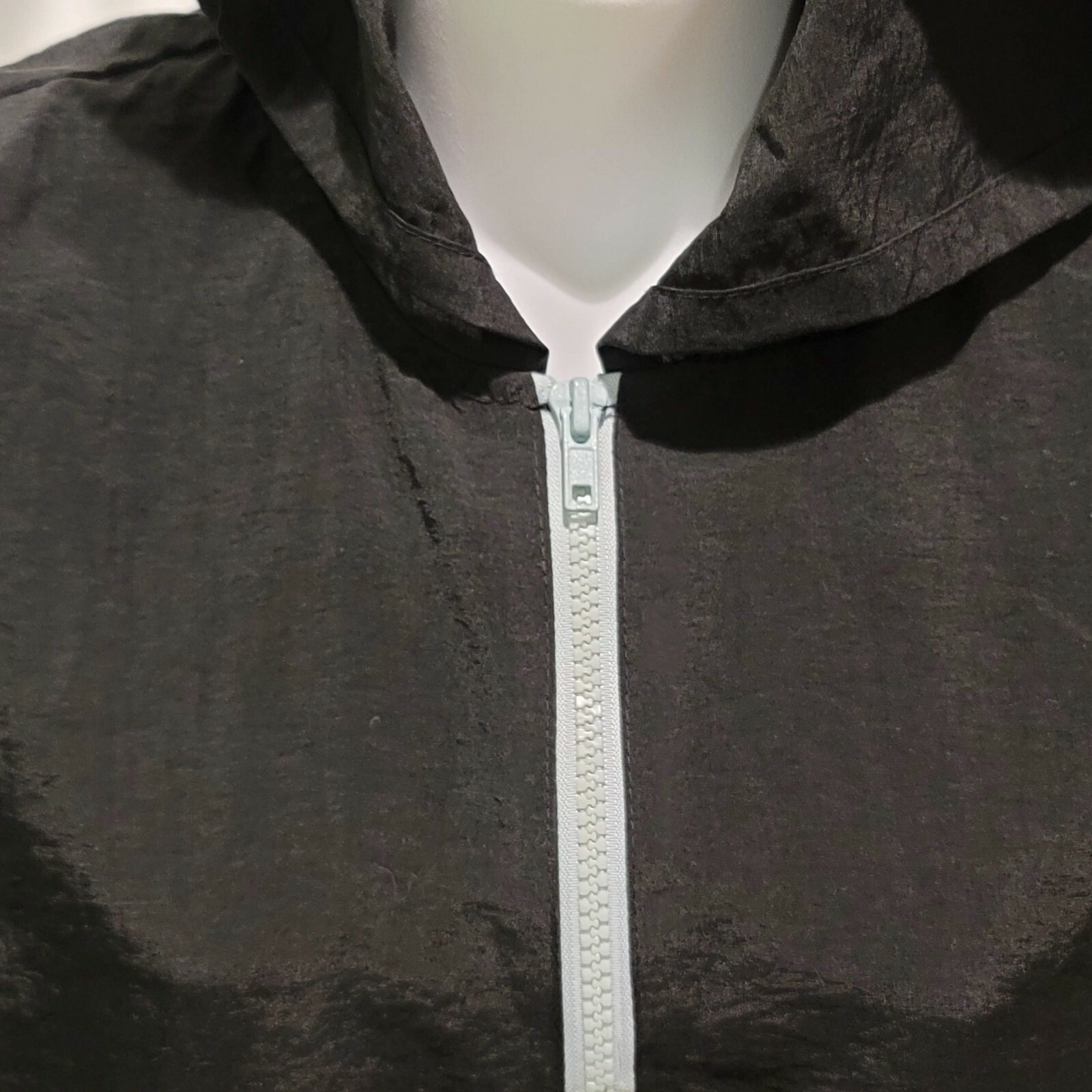 Vintage Women Sleeveless Hoodie Top M Zipper Black Crinkle Nylon USA Miken